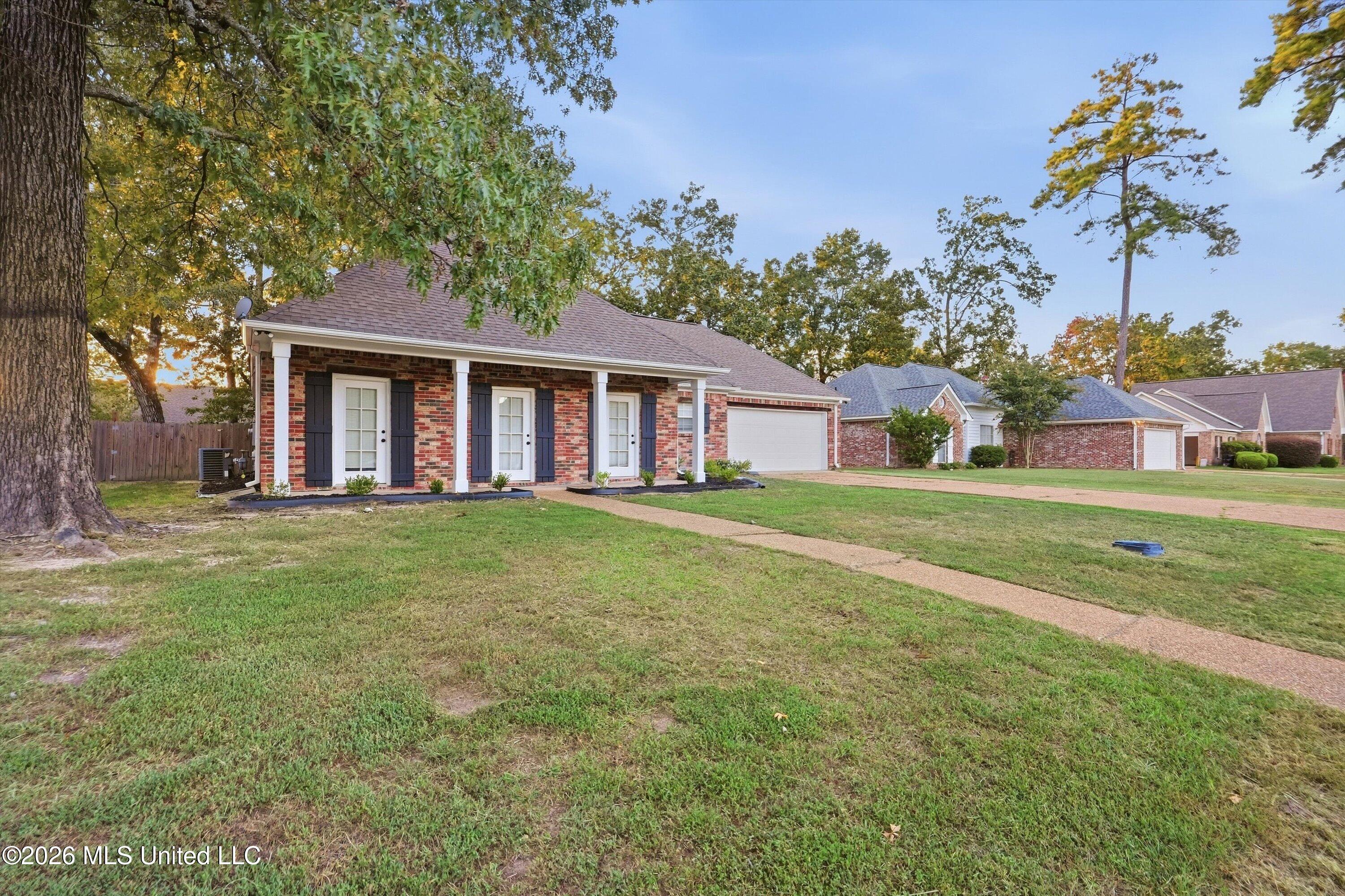 1007 Riverchase N Drive Property Photo 3