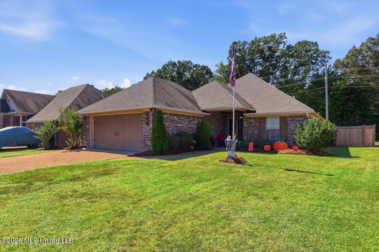 958 Clubhouse Drive Property Photo 2