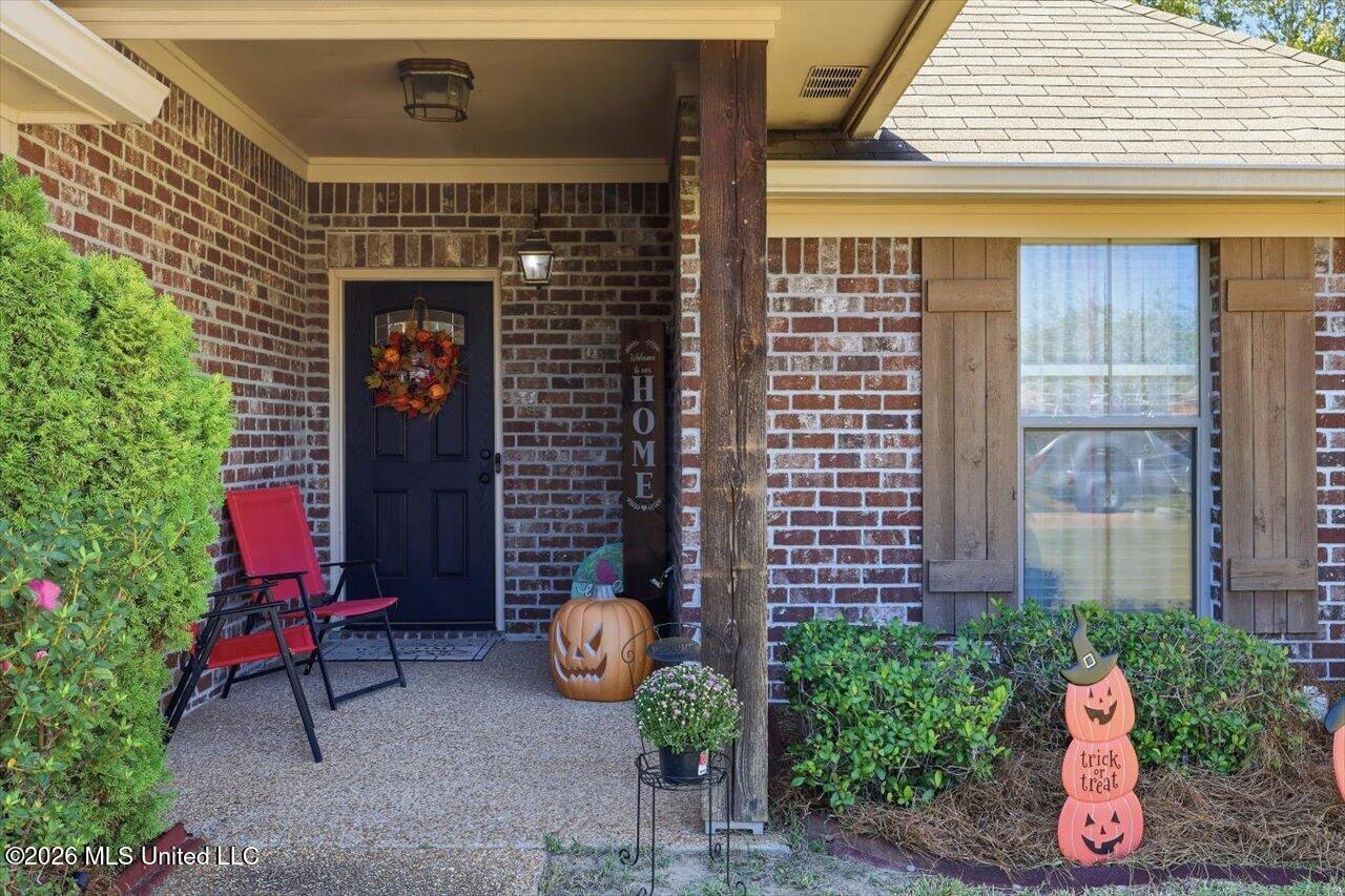 958 Clubhouse Drive Property Photo 4