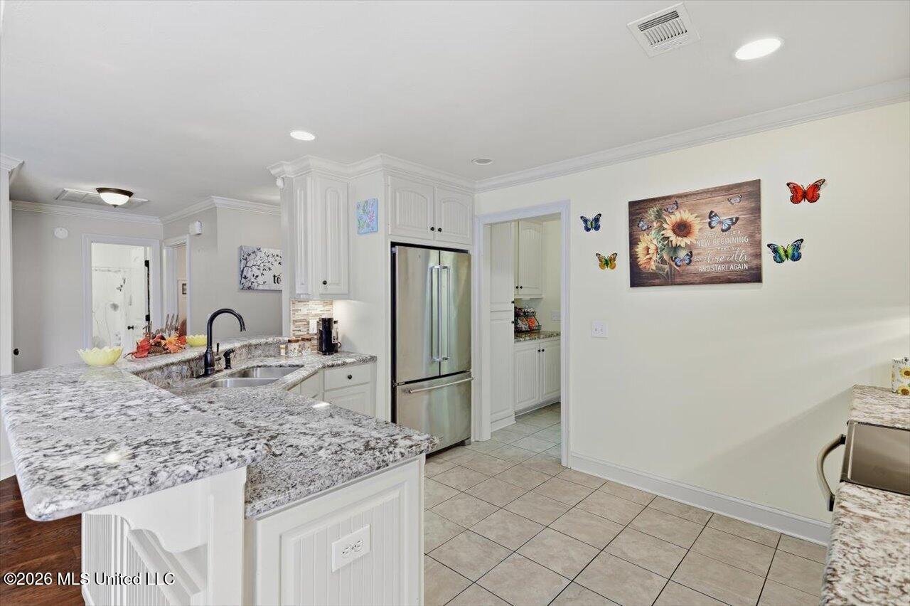 958 Clubhouse Drive Property Photo 12