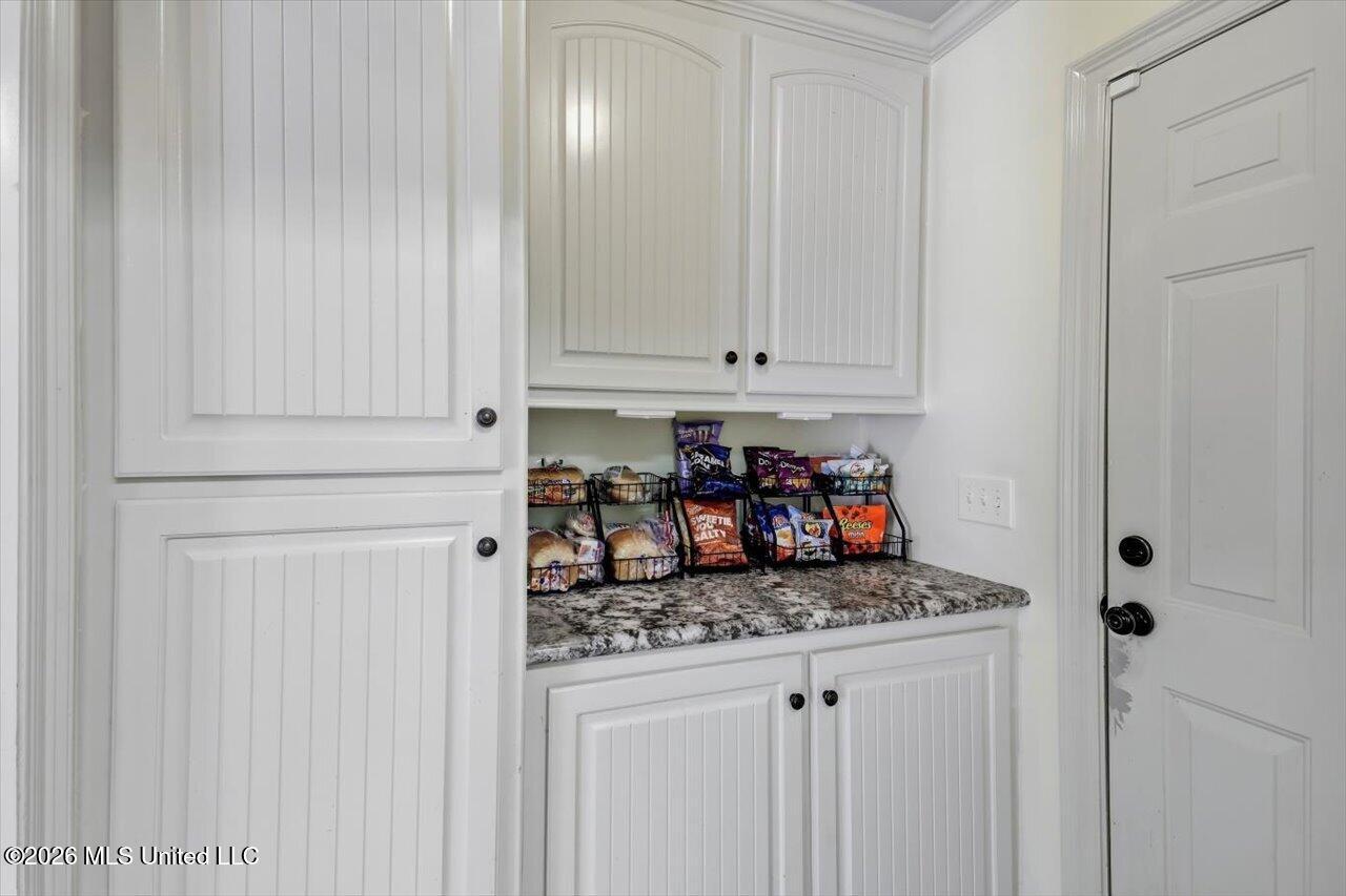 958 Clubhouse Drive Property Photo 15