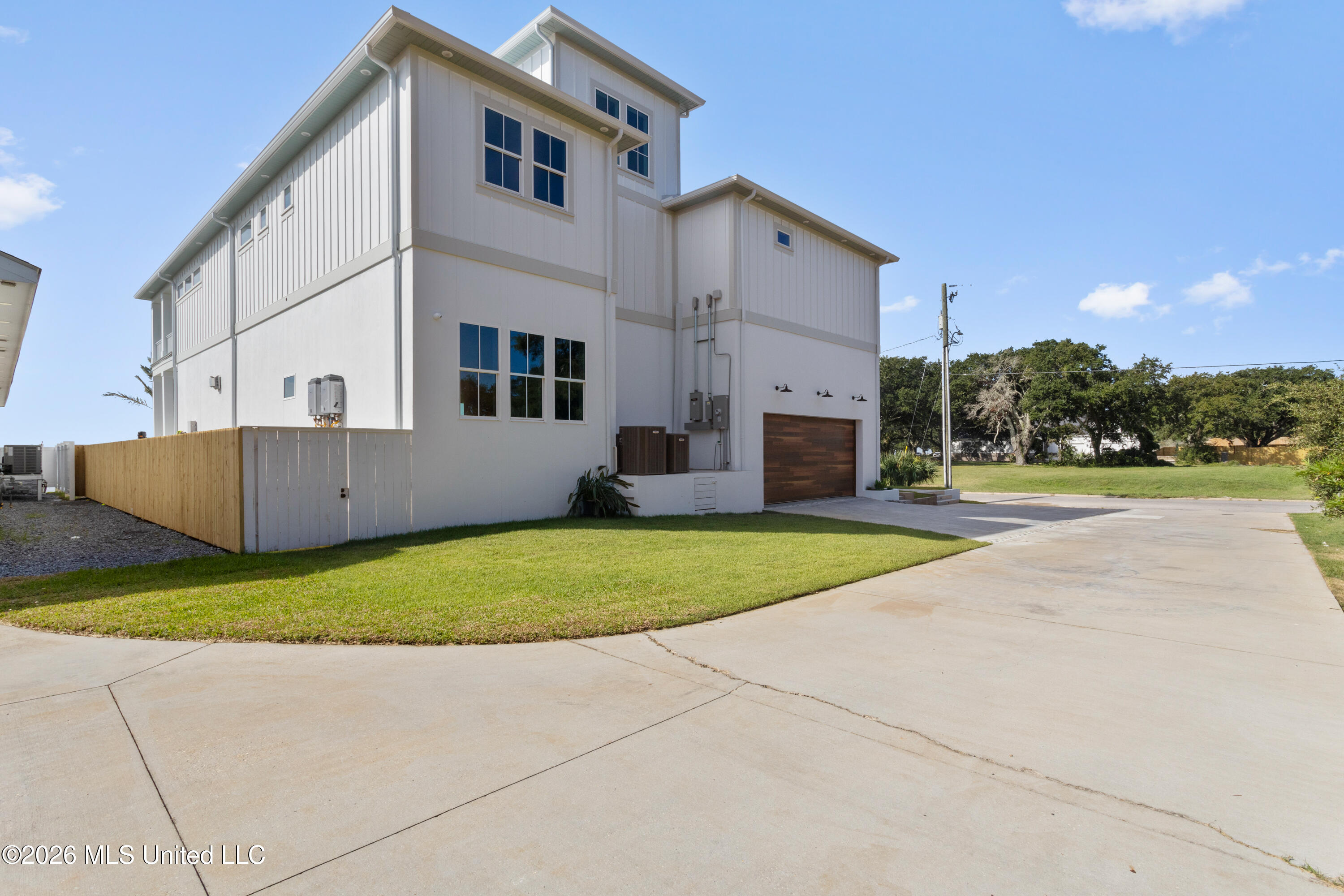 1936 Beach Drive Property Photo 129