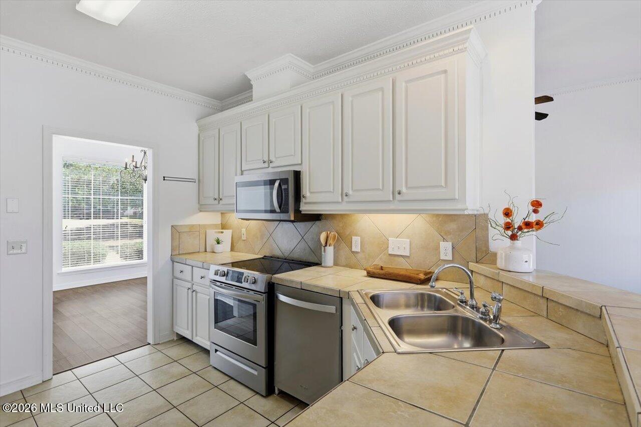 184 Provonce Park Property Photo 11