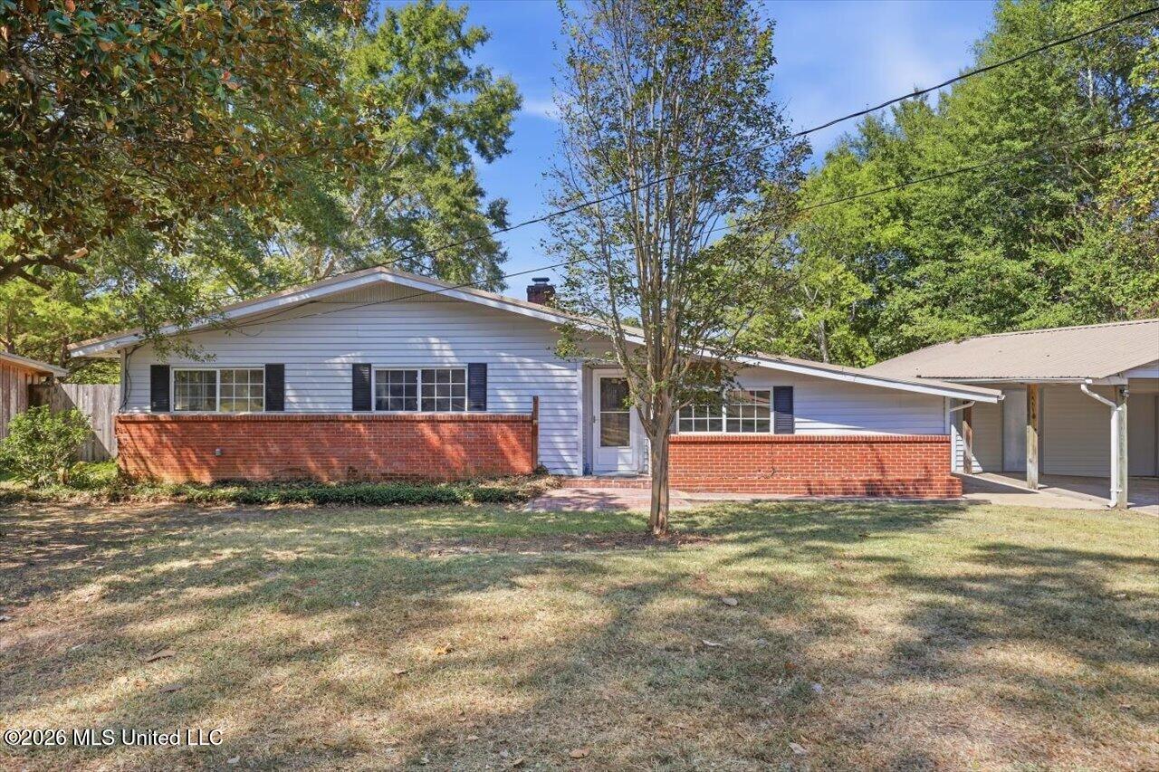 120 Lakeland Drive Property Photo 1