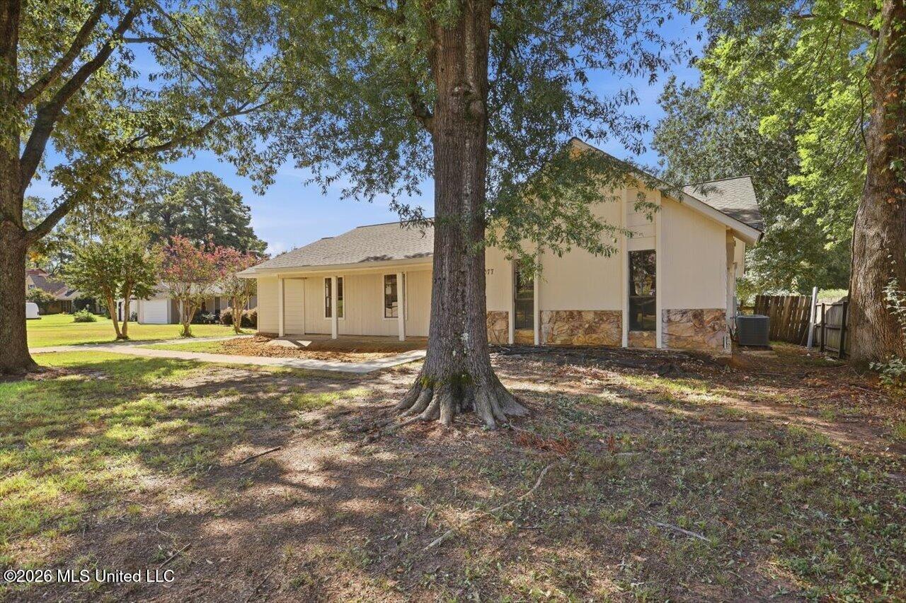 2077 Lakeshore Drive Property Photo 2