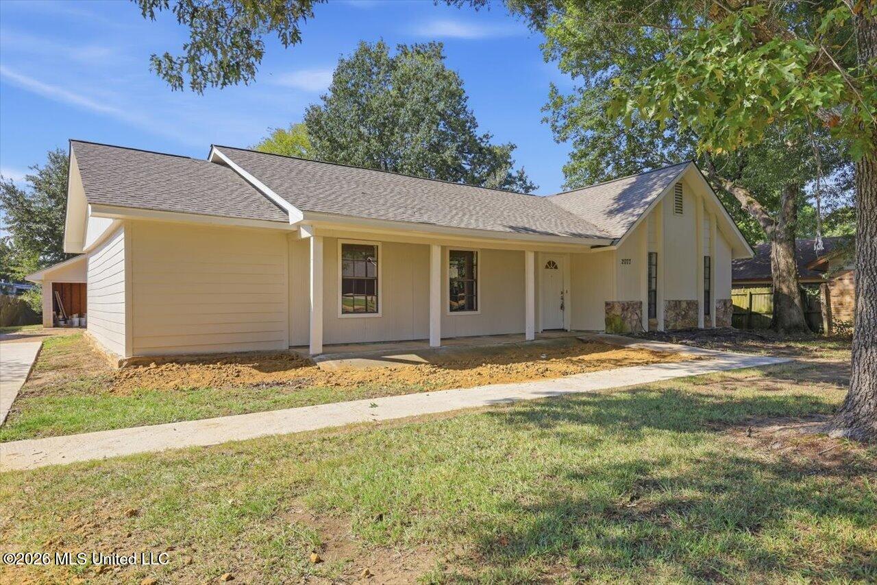 2077 Lakeshore Drive Property Photo 3