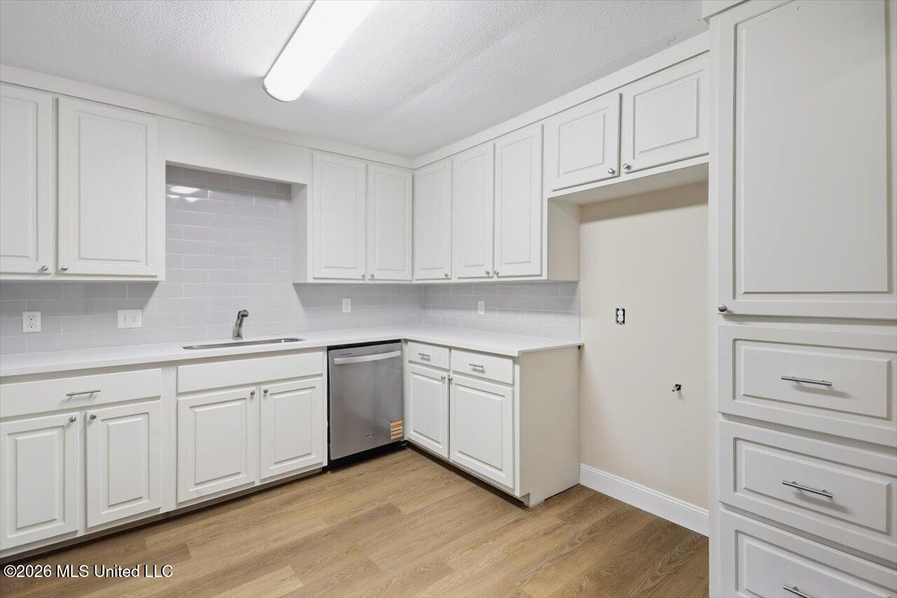 2077 Lakeshore Drive Property Photo 9