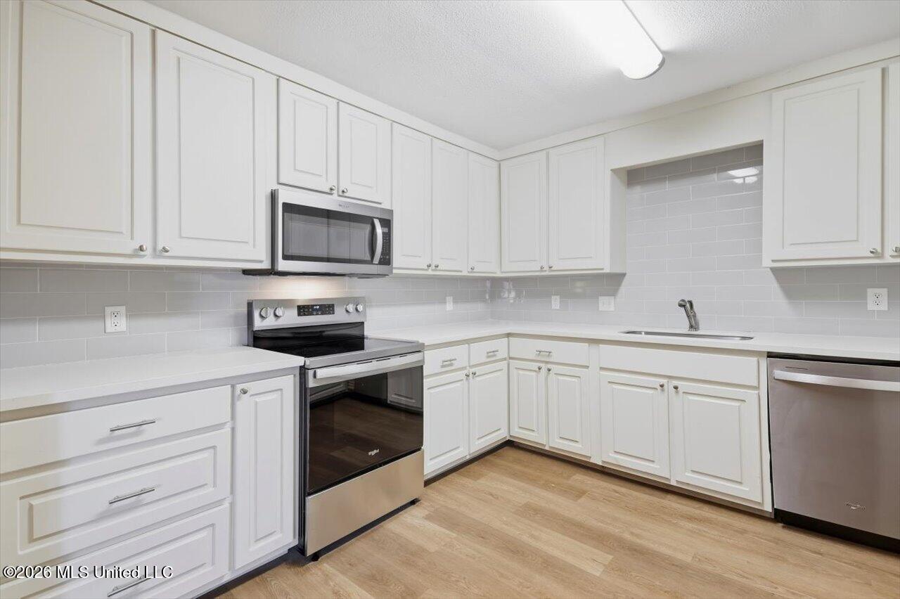2077 Lakeshore Drive Property Photo 12