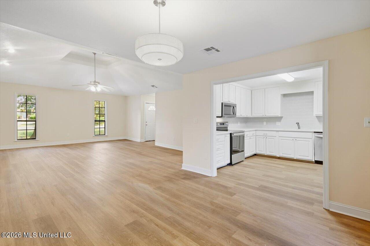 2077 Lakeshore Drive Property Photo 14