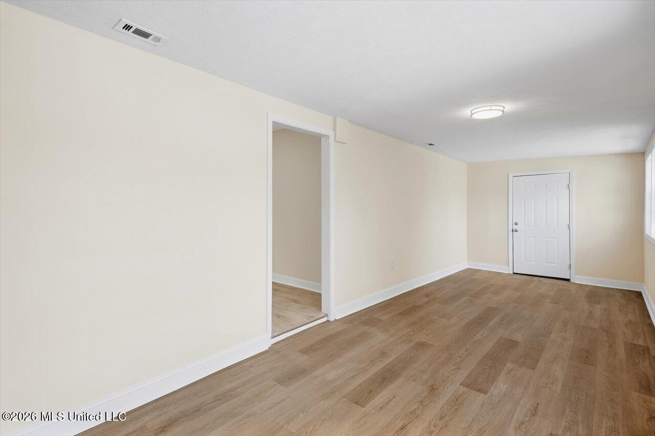 2077 Lakeshore Drive Property Photo 15