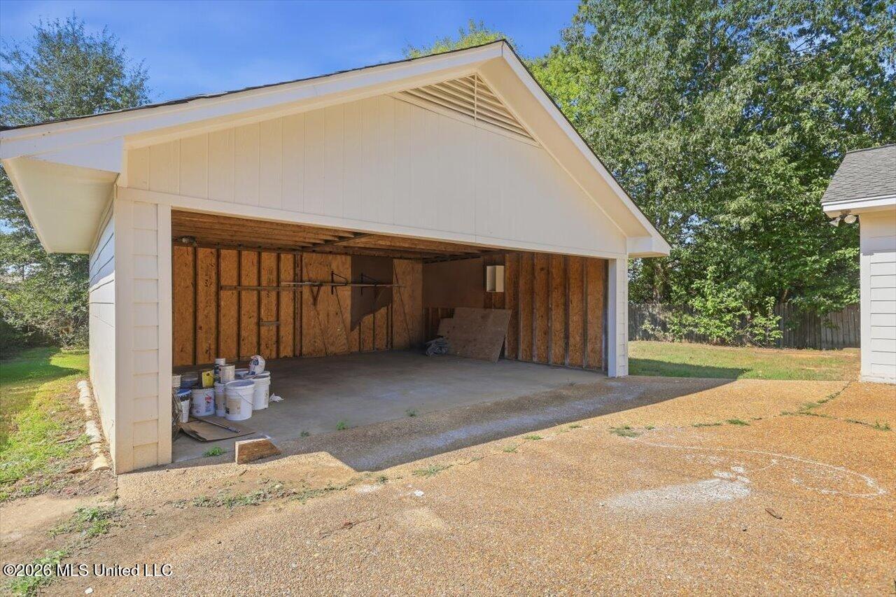 2077 Lakeshore Drive Property Photo 36