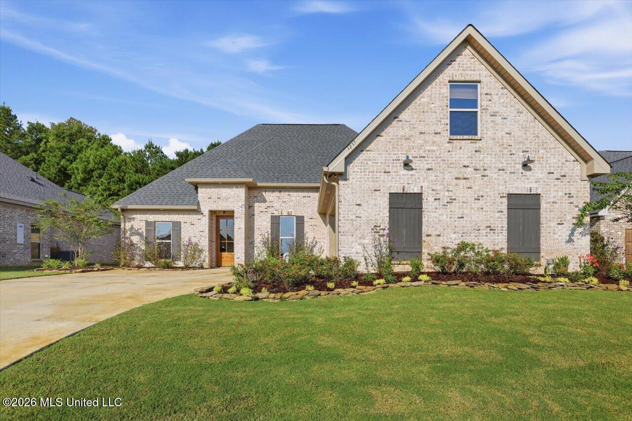 1237 Old Court Crossing Property Photo 2