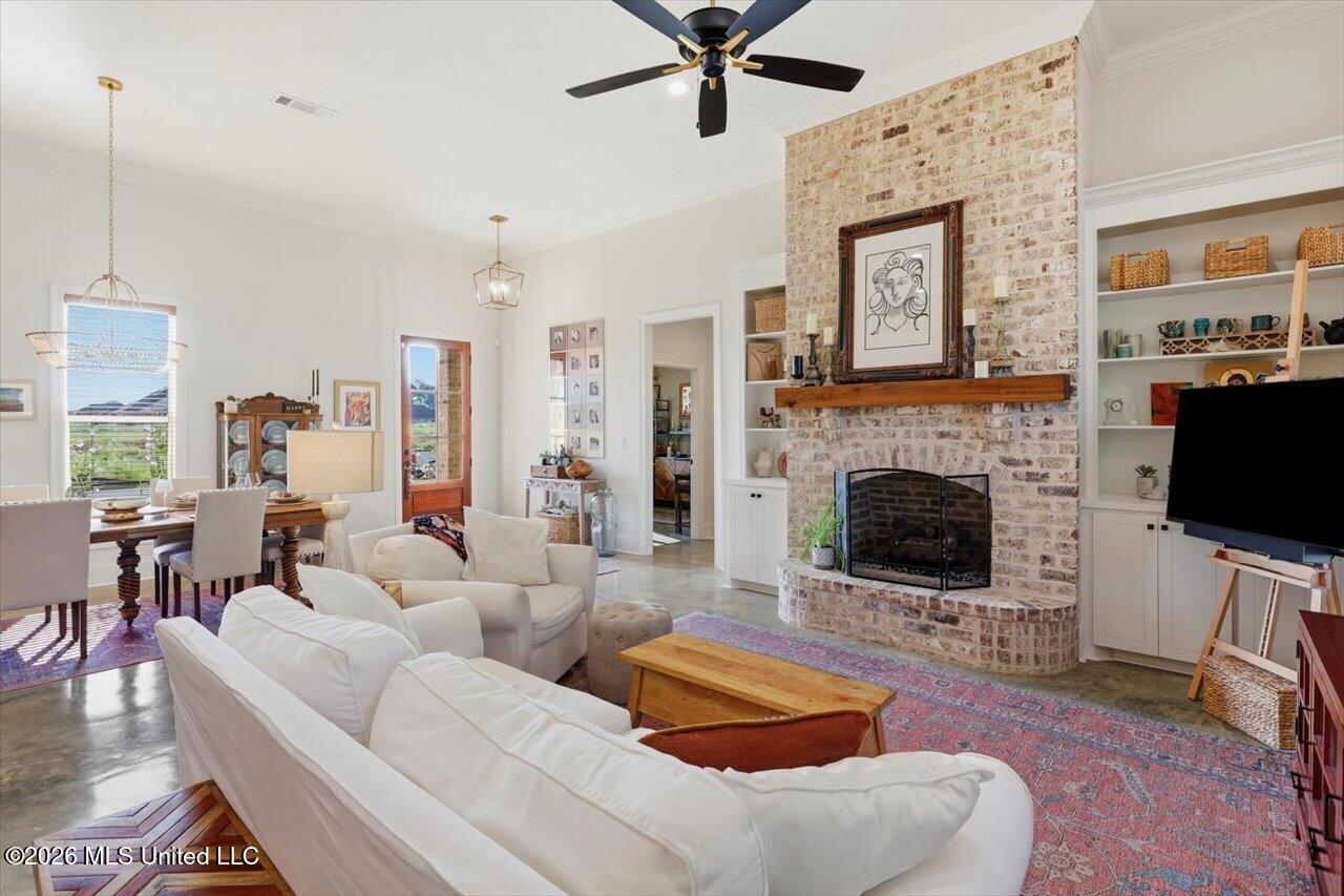 1237 Old Court Crossing Property Photo 6