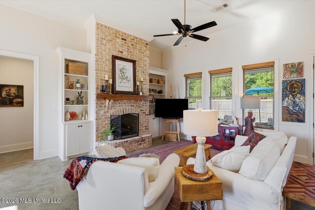 1237 Old Court Crossing Property Photo 8