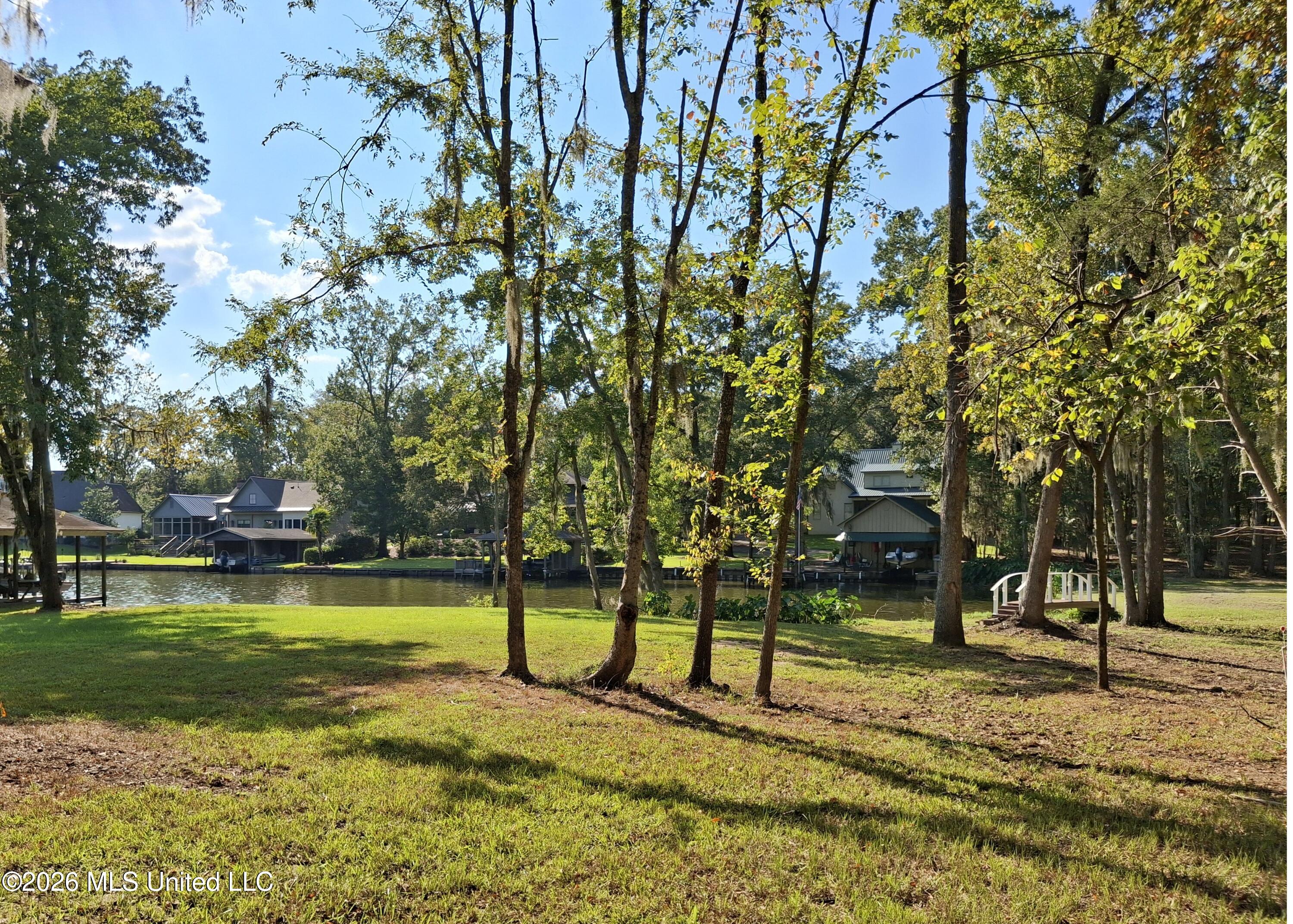 123 Shady Lane Property Photo 5