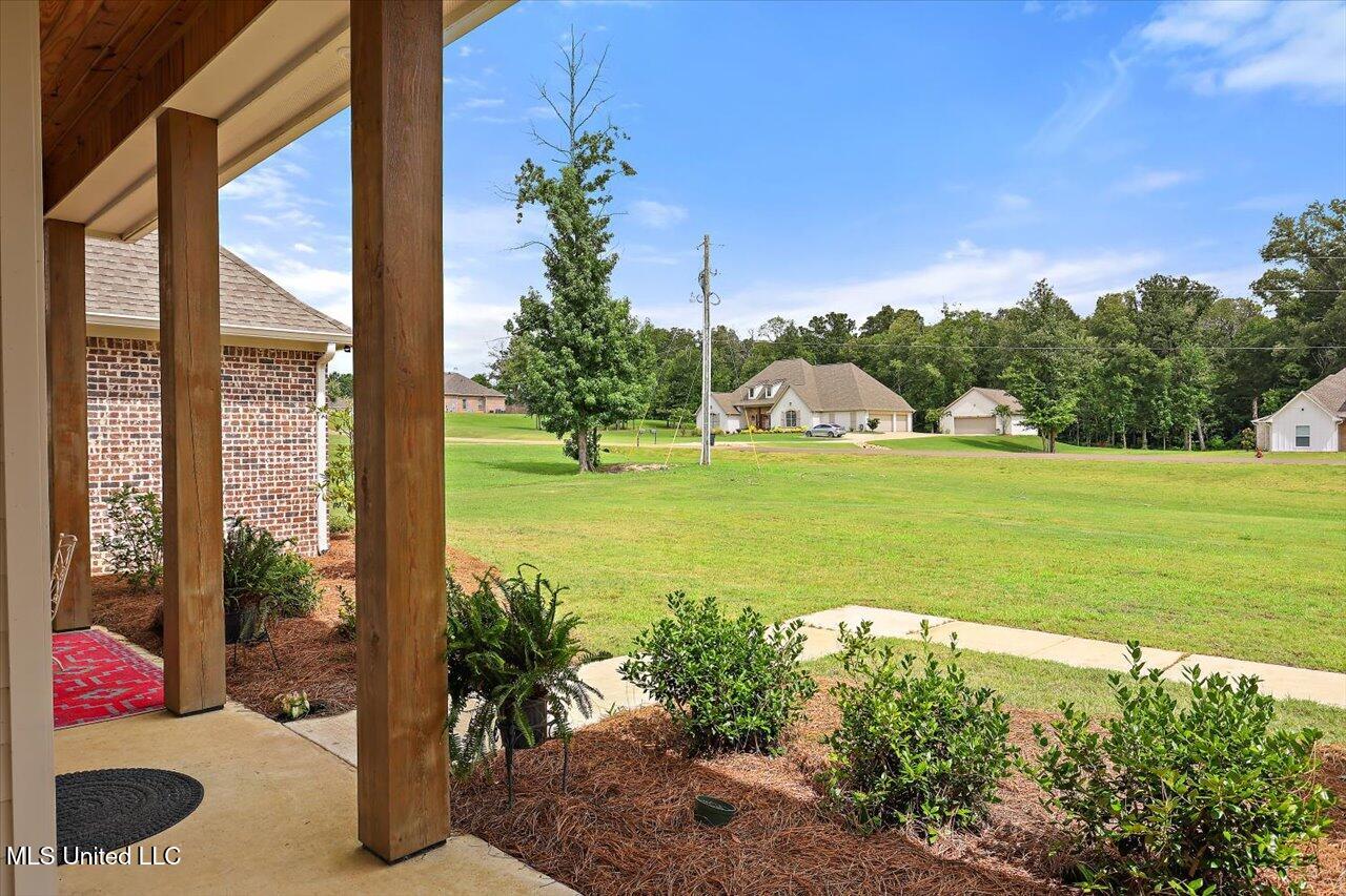 212 Lost Oak Lane Property Photo 4