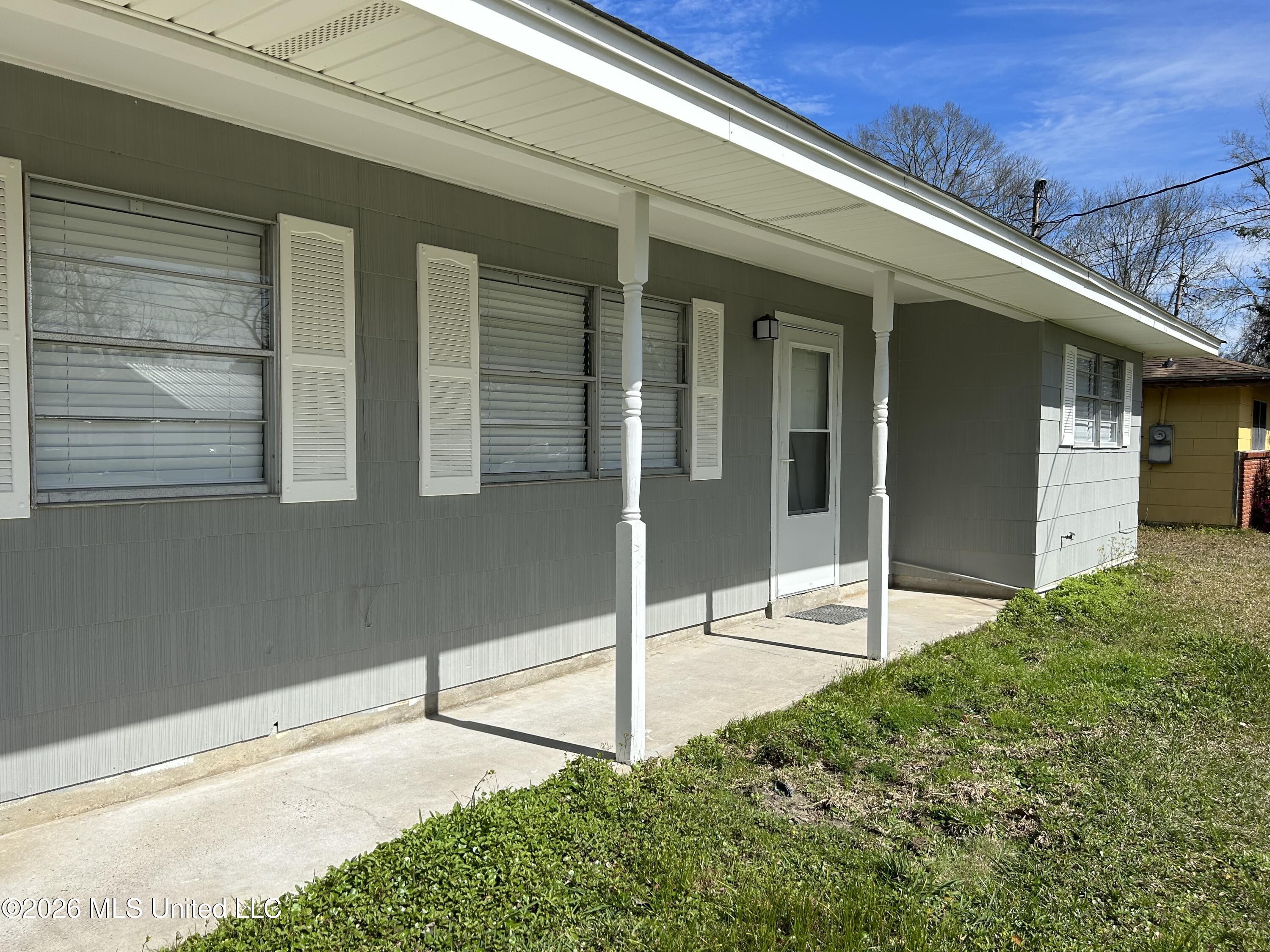 211 Woodland Circle Property Photo 2
