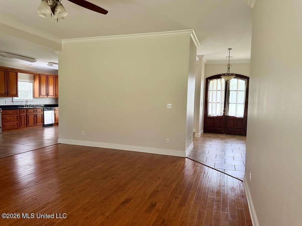 8 Jennie Lane Property Photo 6
