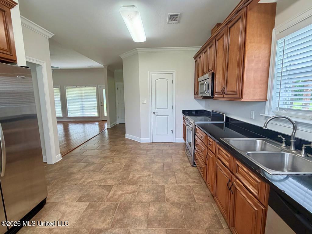 8 Jennie Lane Property Photo 8