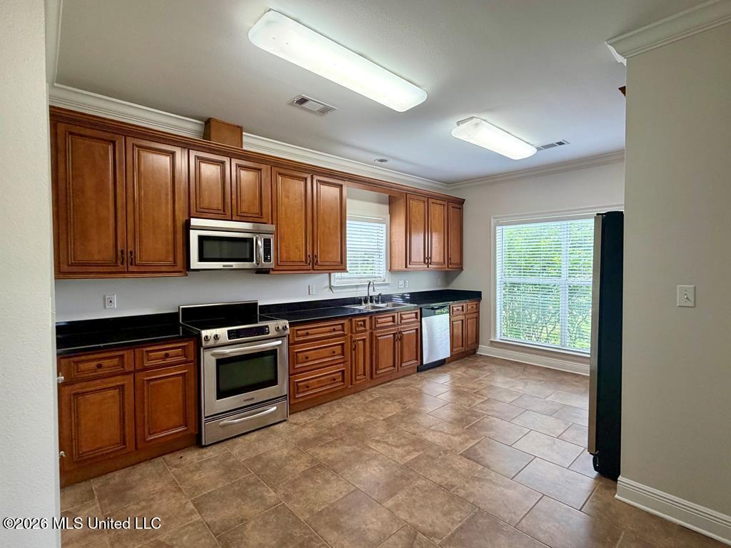 8 Jennie Lane Property Photo 10