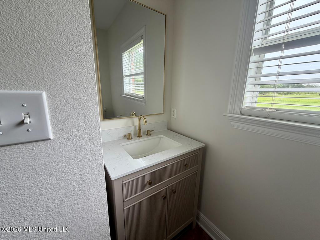 8 Jennie Lane Property Photo 15