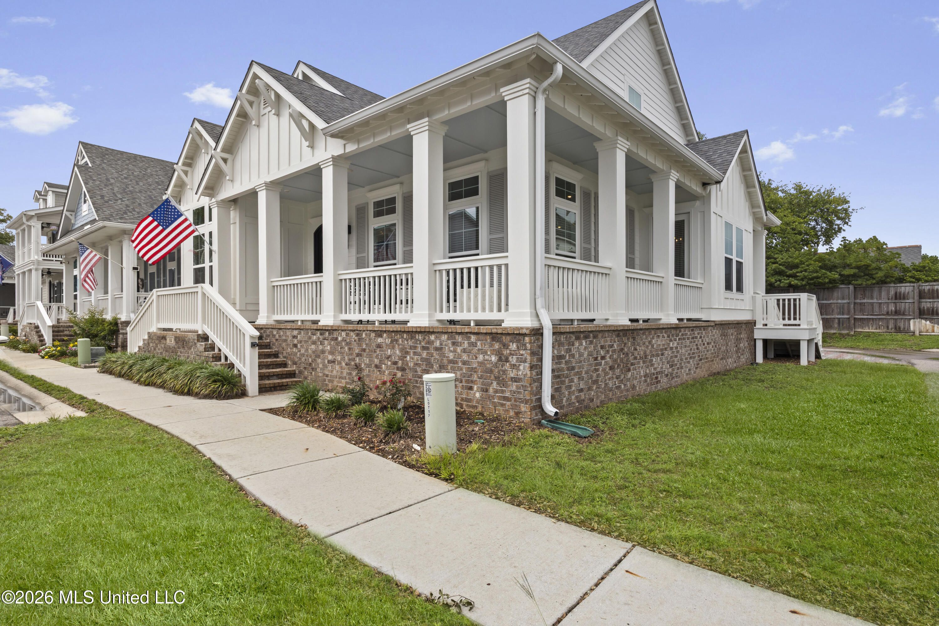 104 Whispering Oaks Drive Property Photo 3