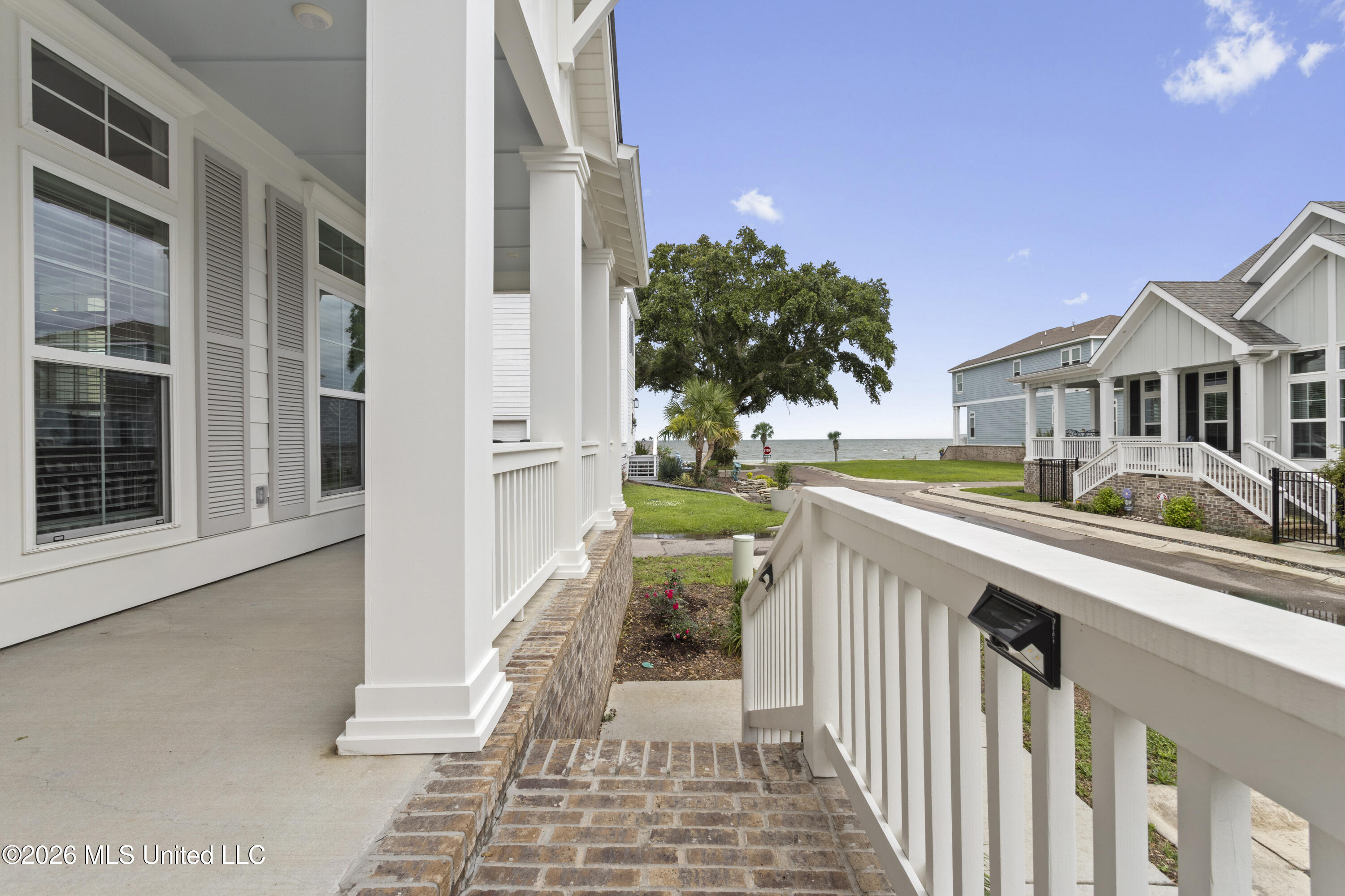 104 Whispering Oaks Drive Property Photo 4