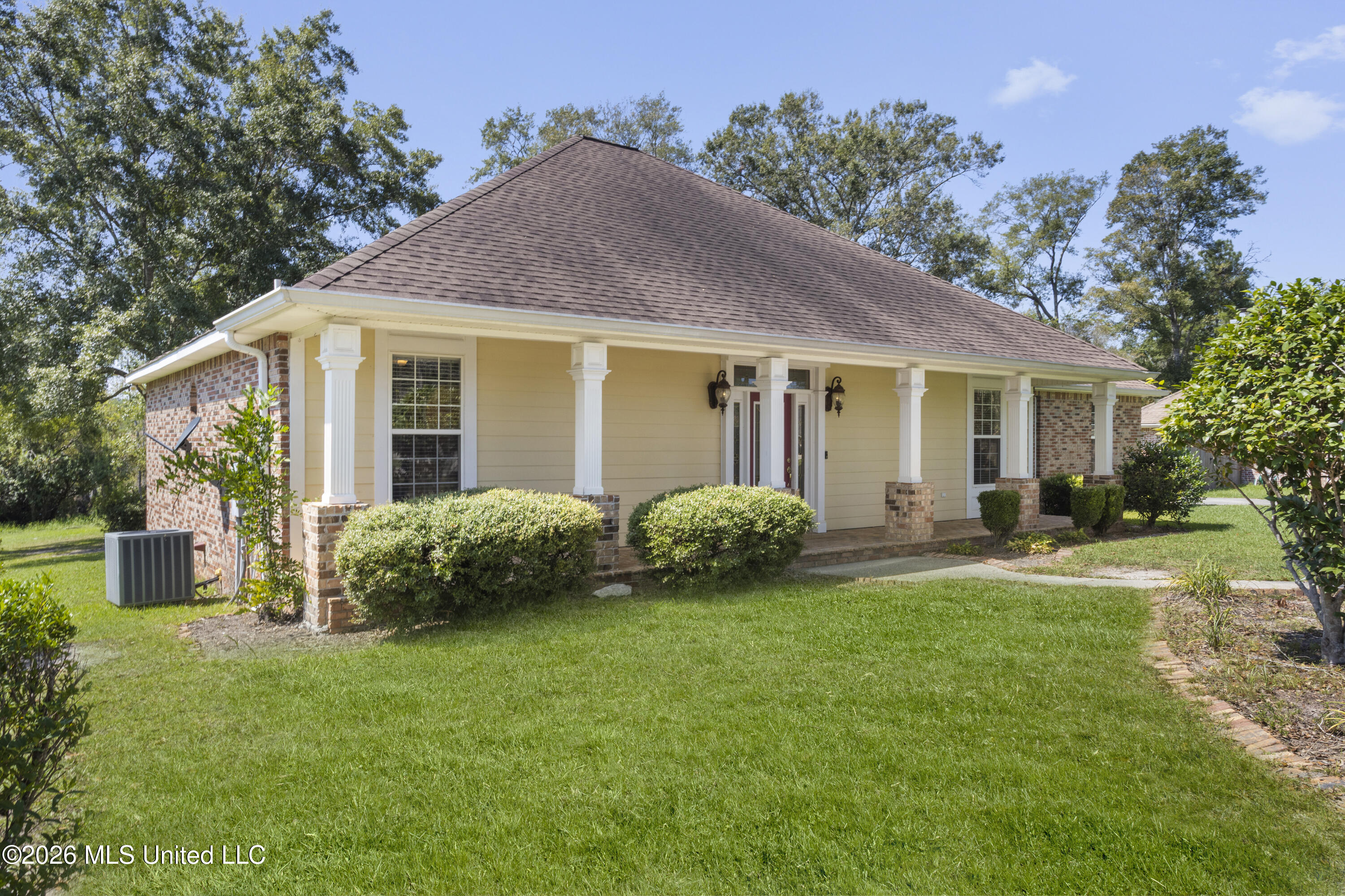 18155 Sherwood Court Property Photo 4