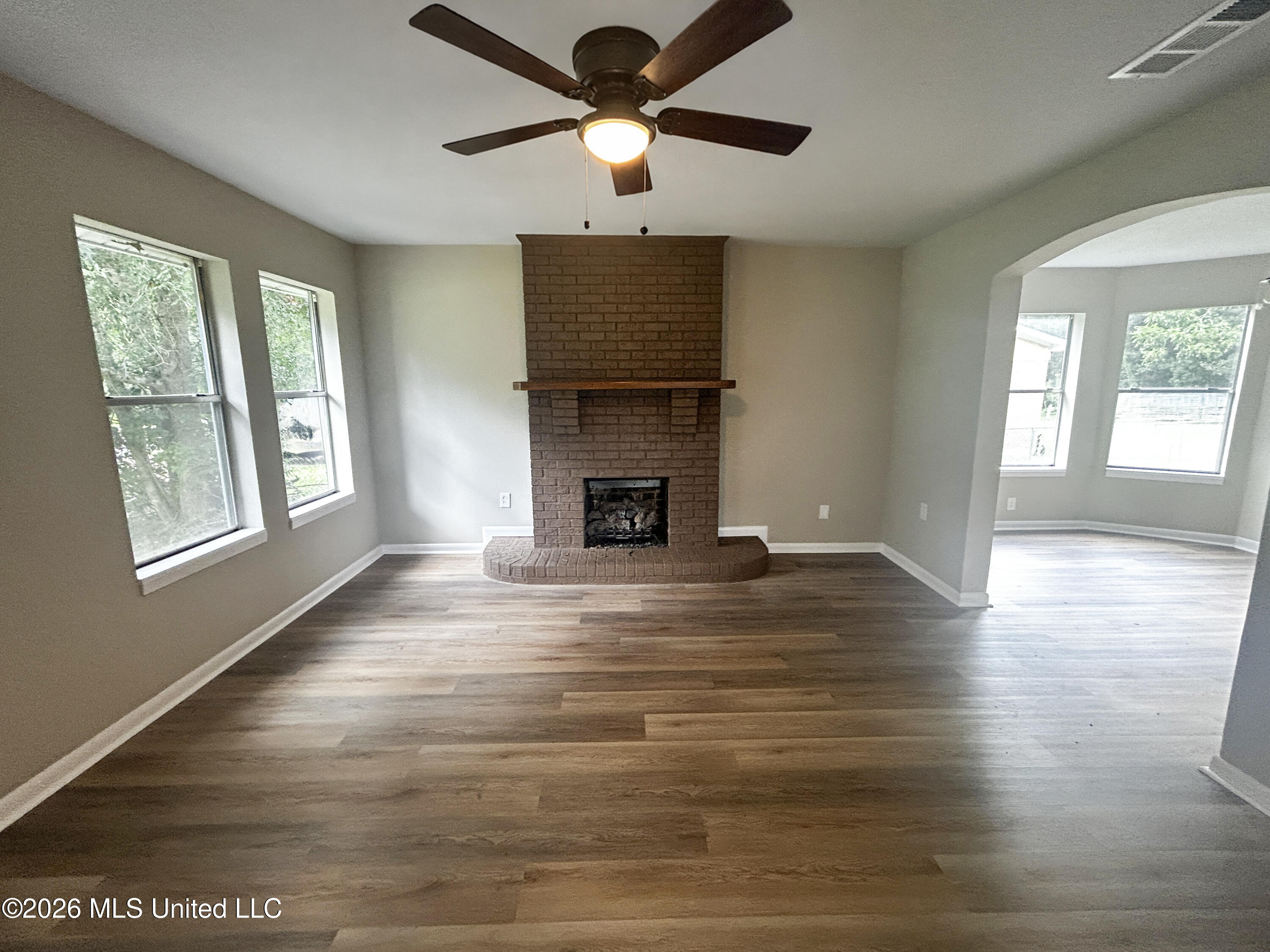 3921 Wembley Avenue Property Photo 2