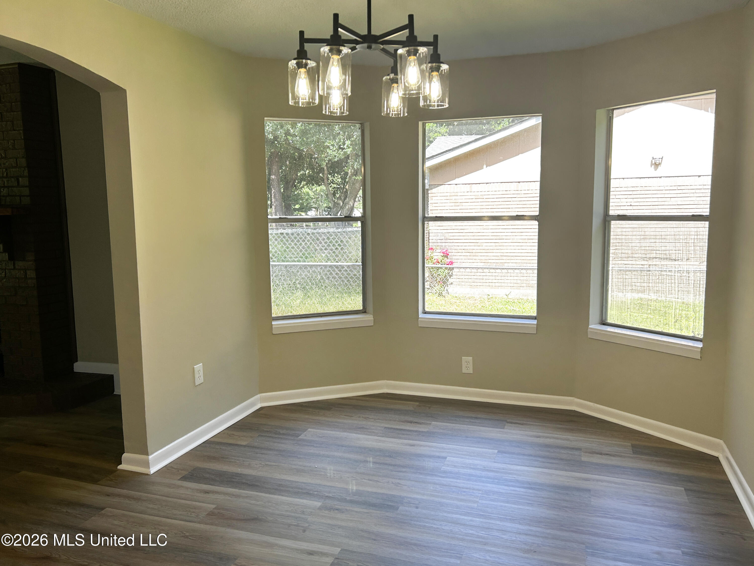 3921 Wembley Avenue Property Photo 5