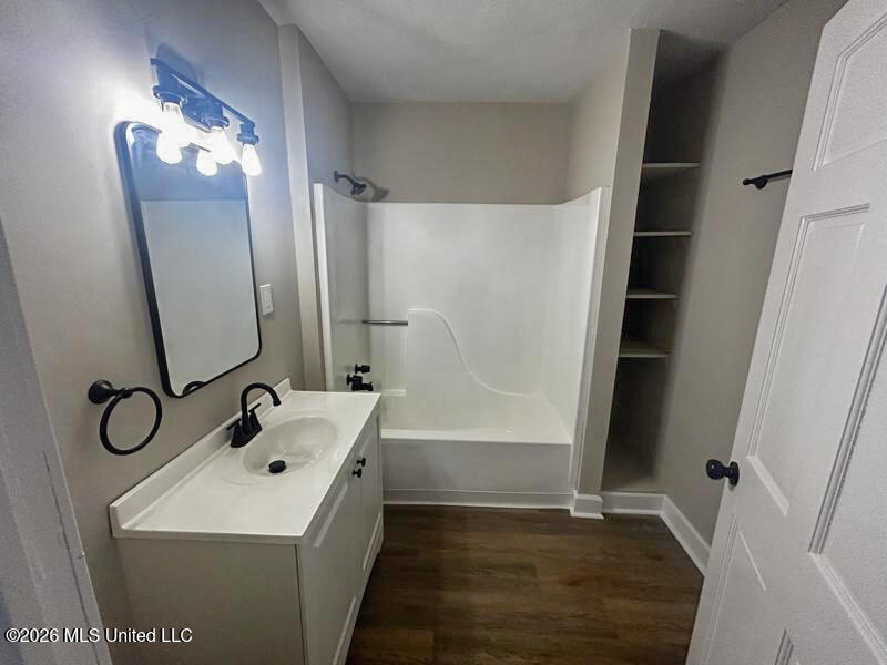 3921 Wembley Avenue Property Photo 7