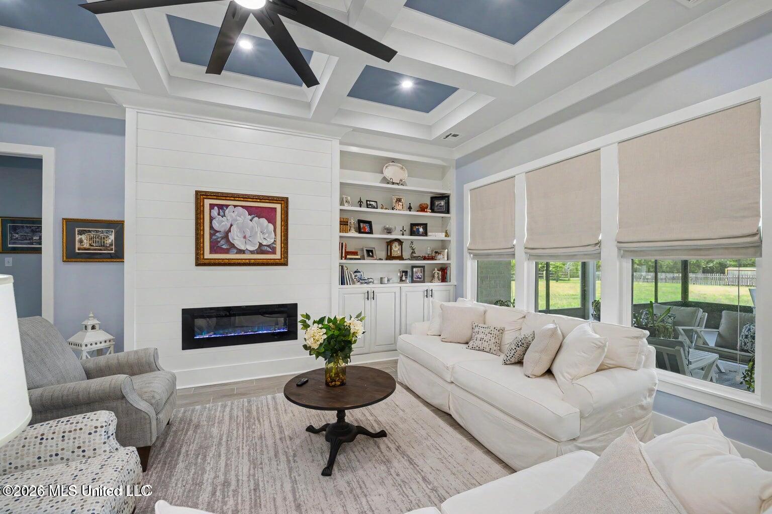 5 S Caesar Oaks Drive Property Photo 3