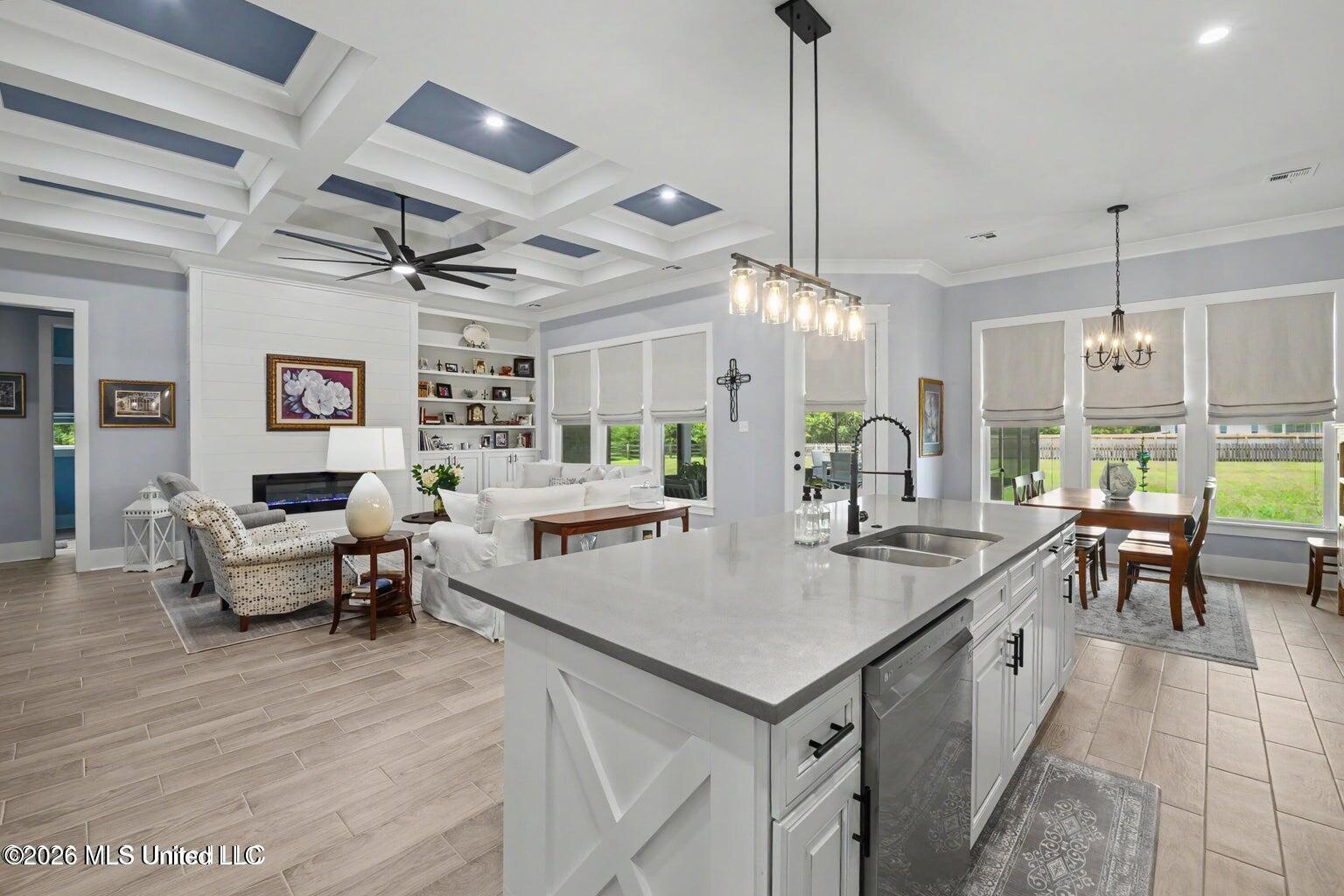 5 S Caesar Oaks Drive Property Photo 6