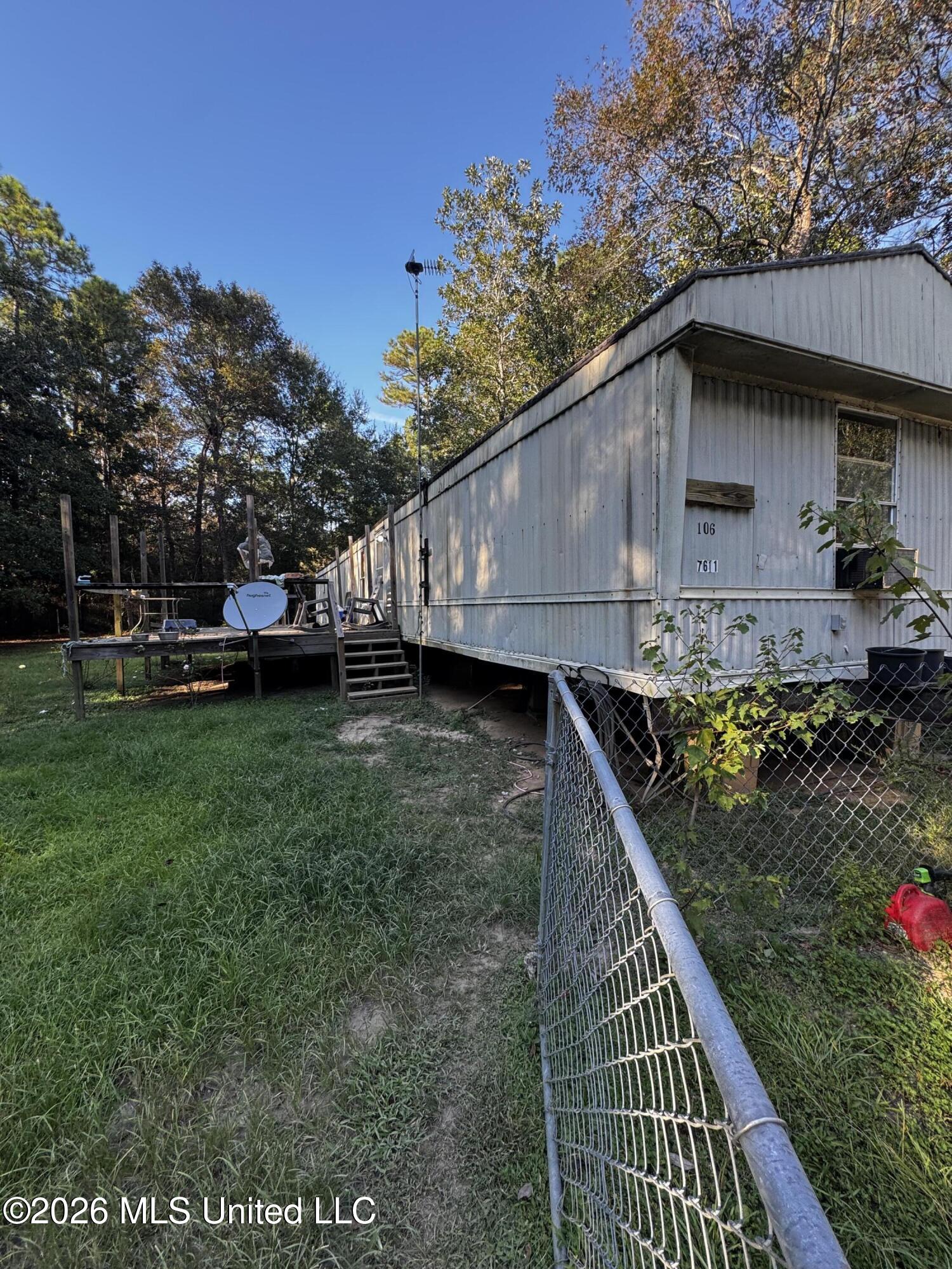 7611 Fish Hawk Road Property Photo 7
