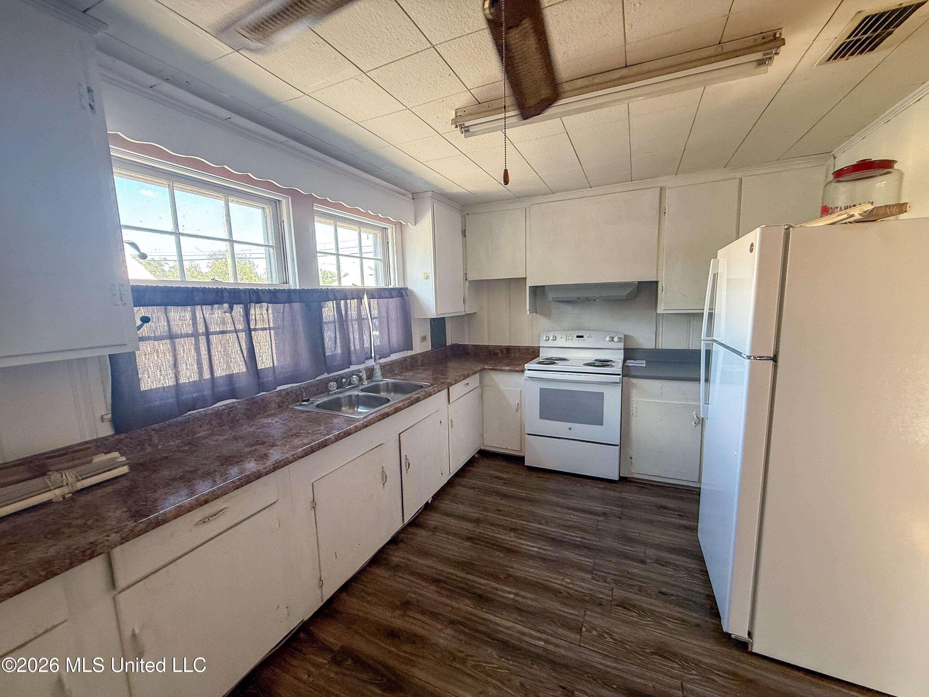 993 Winter Street Property Photo 2