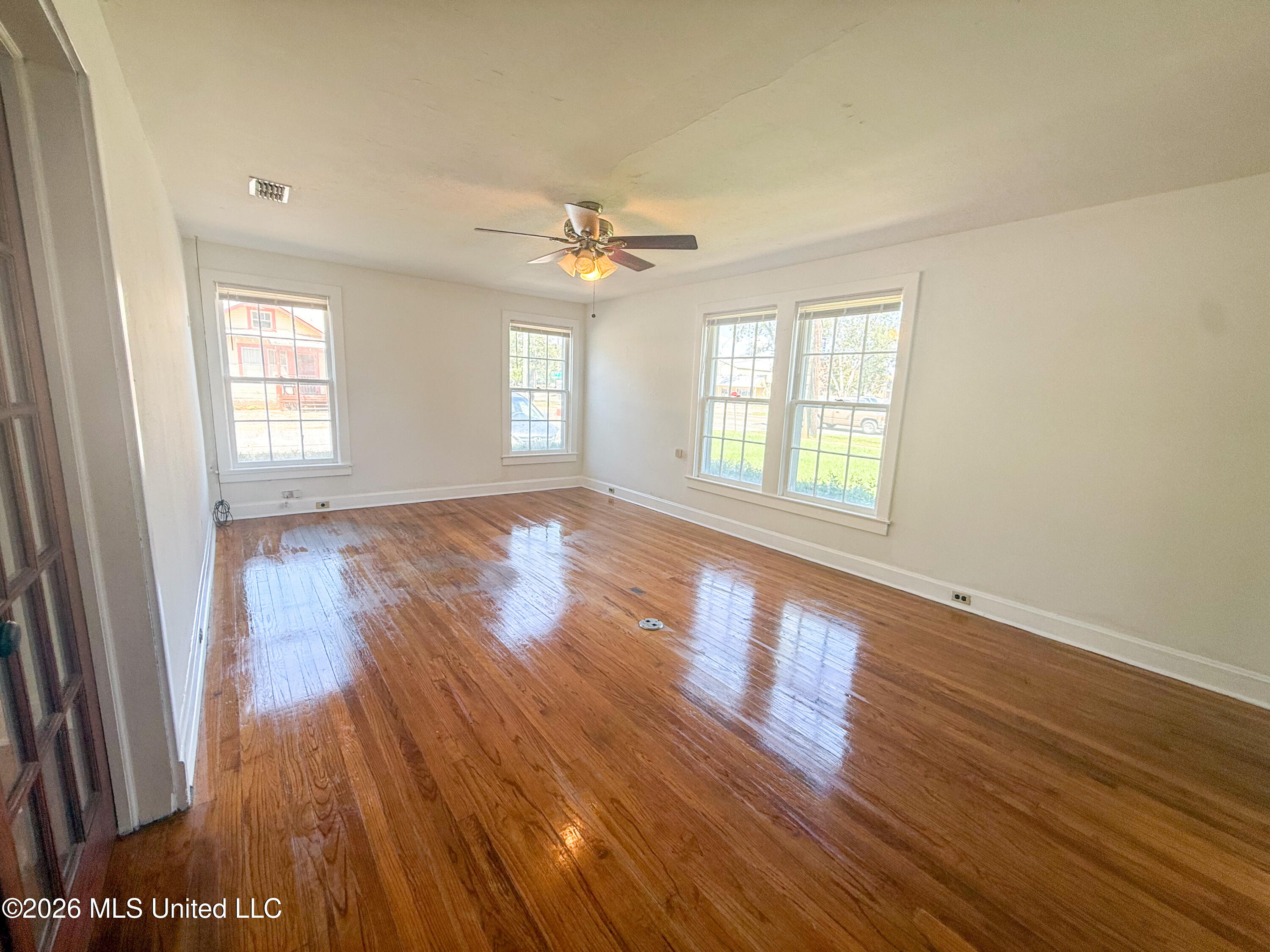 993 Winter Street Property Photo 3