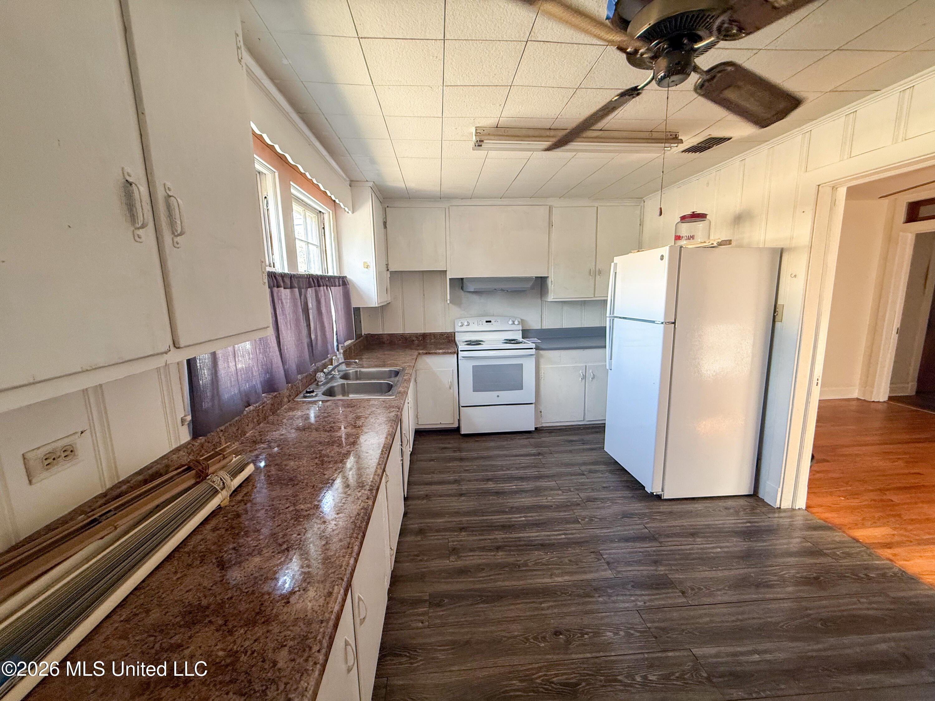 993 Winter Street Property Photo 4