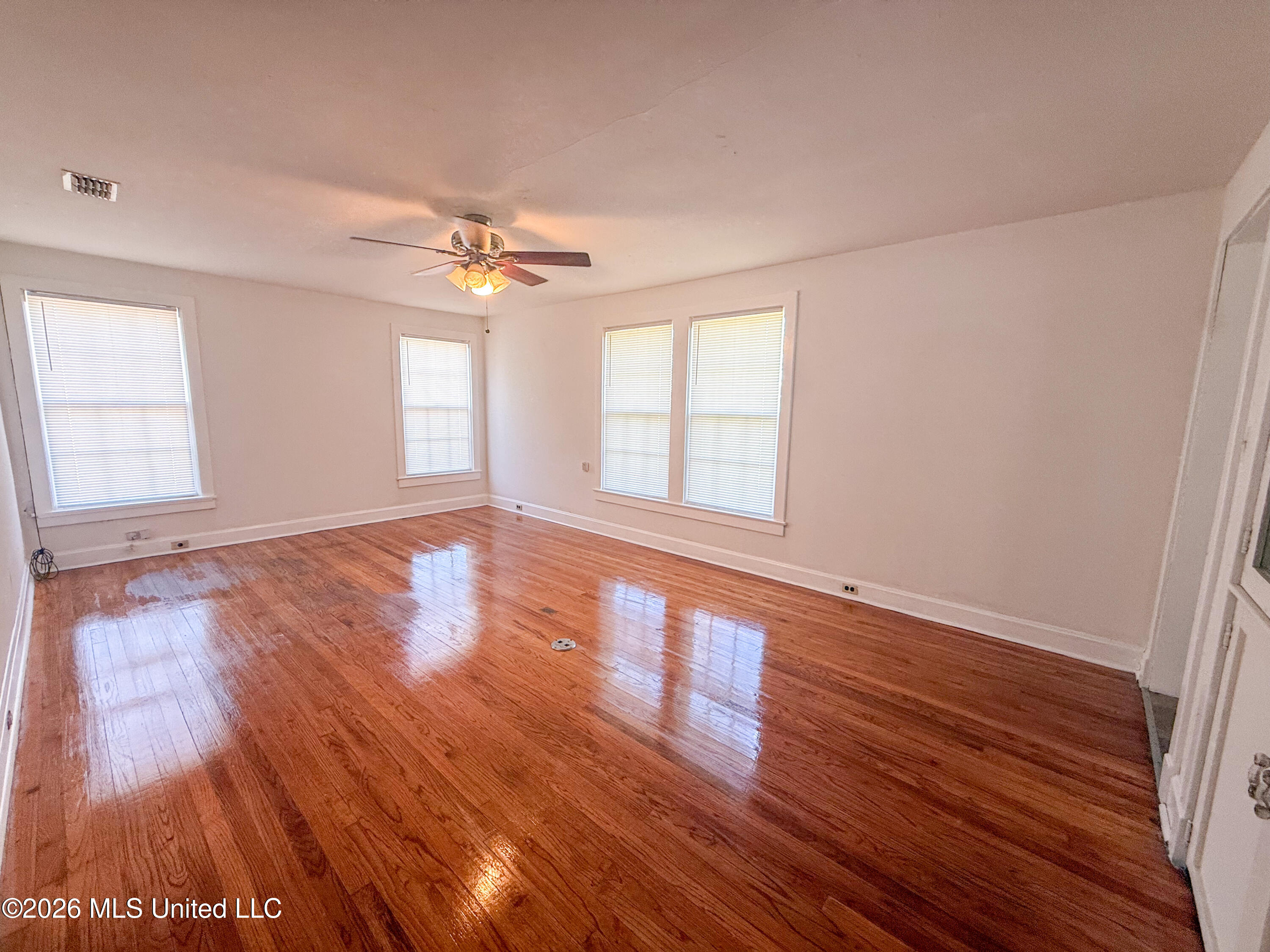 993 Winter Street Property Photo 6