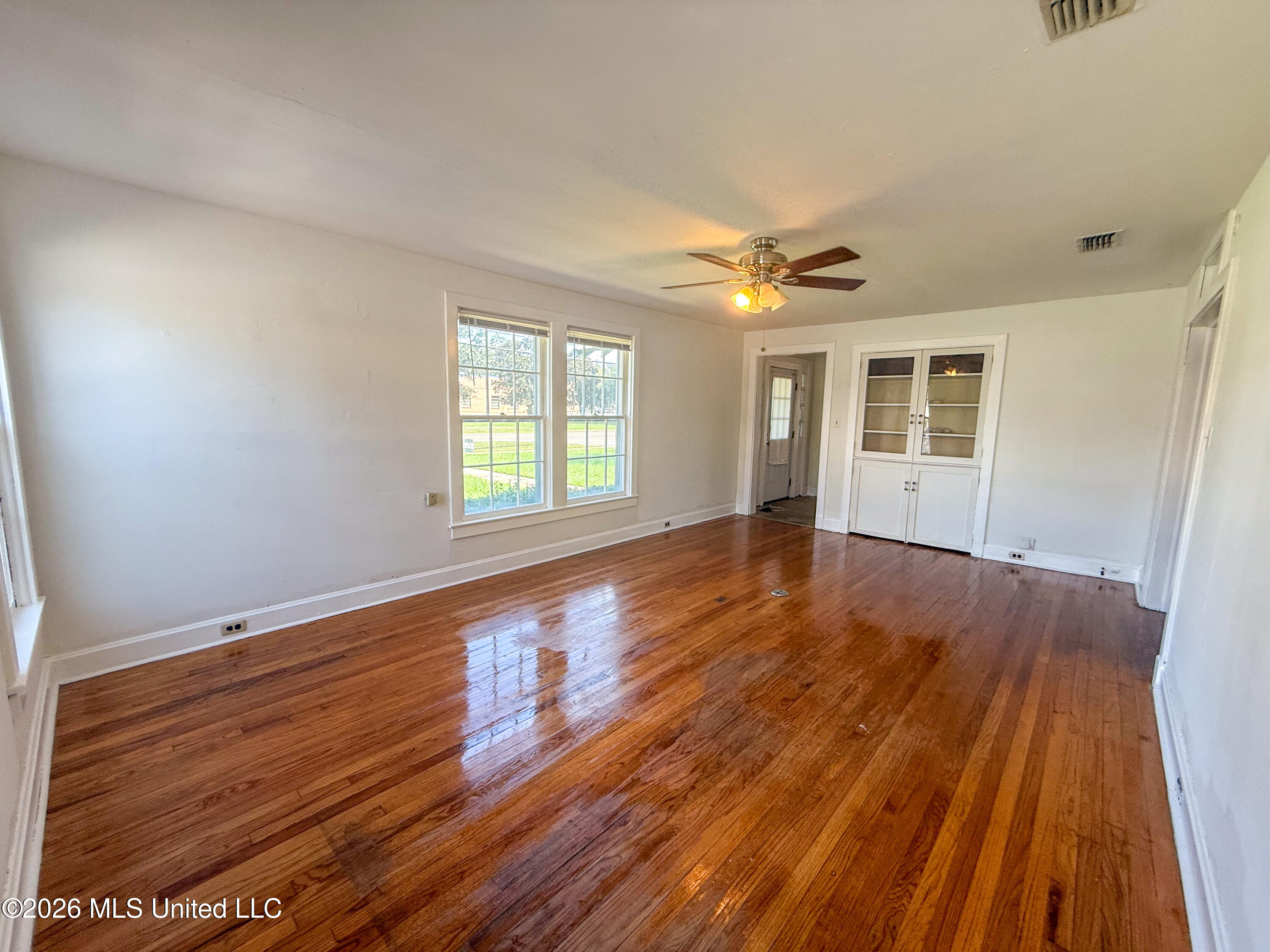 993 Winter Street Property Photo 8