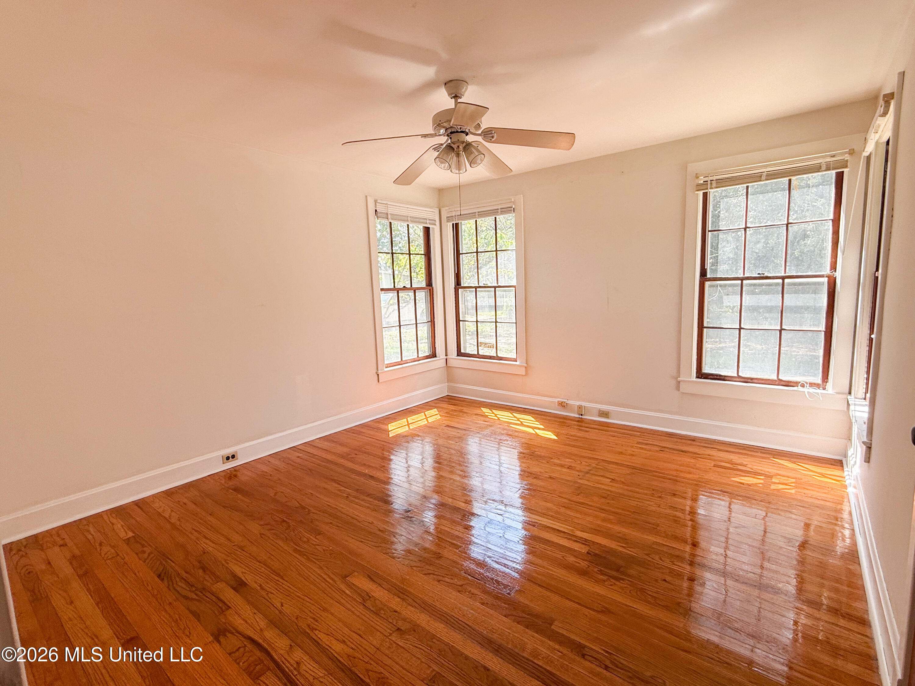 993 Winter Street Property Photo 16
