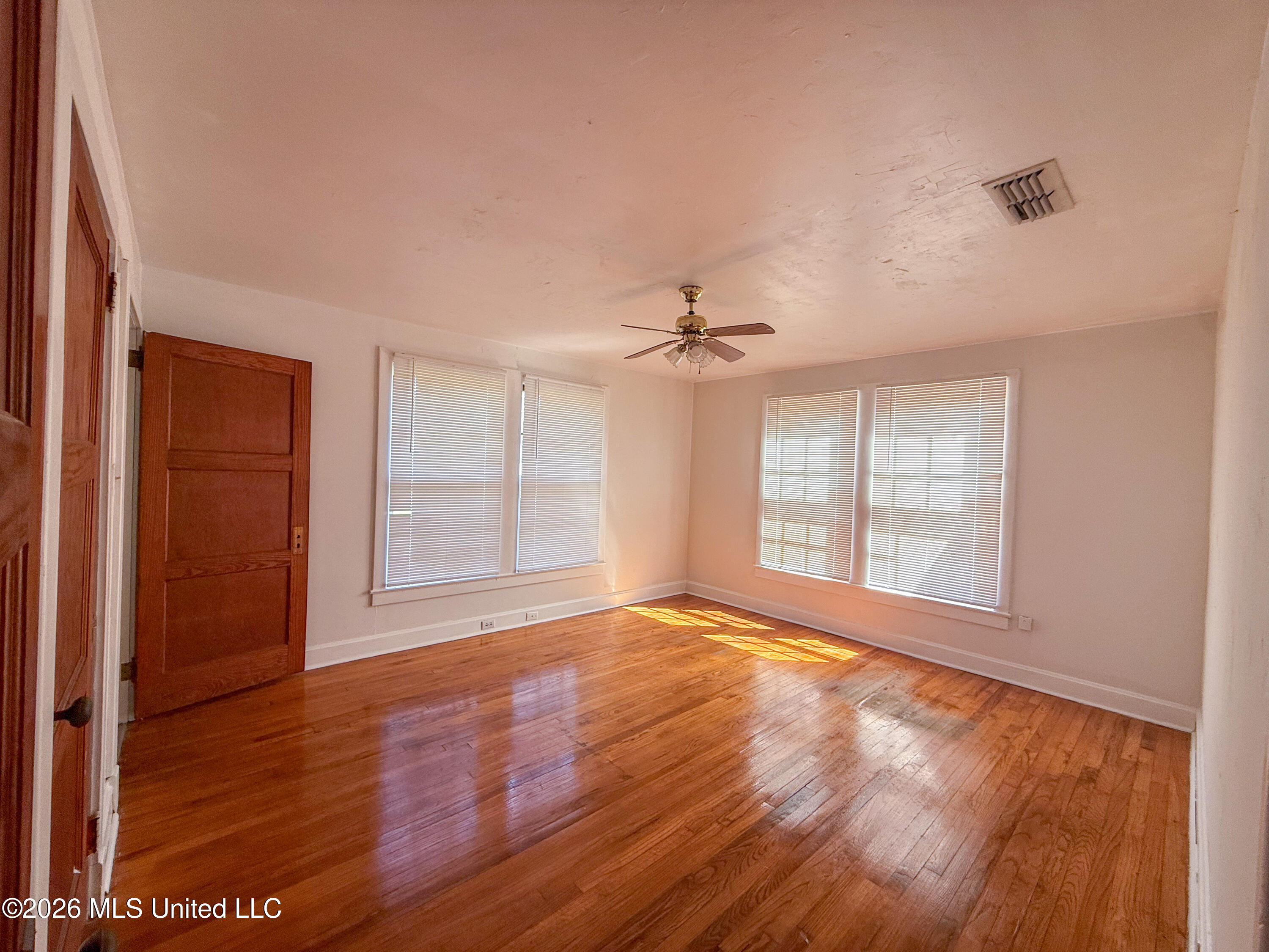 993 Winter Street Property Photo 18