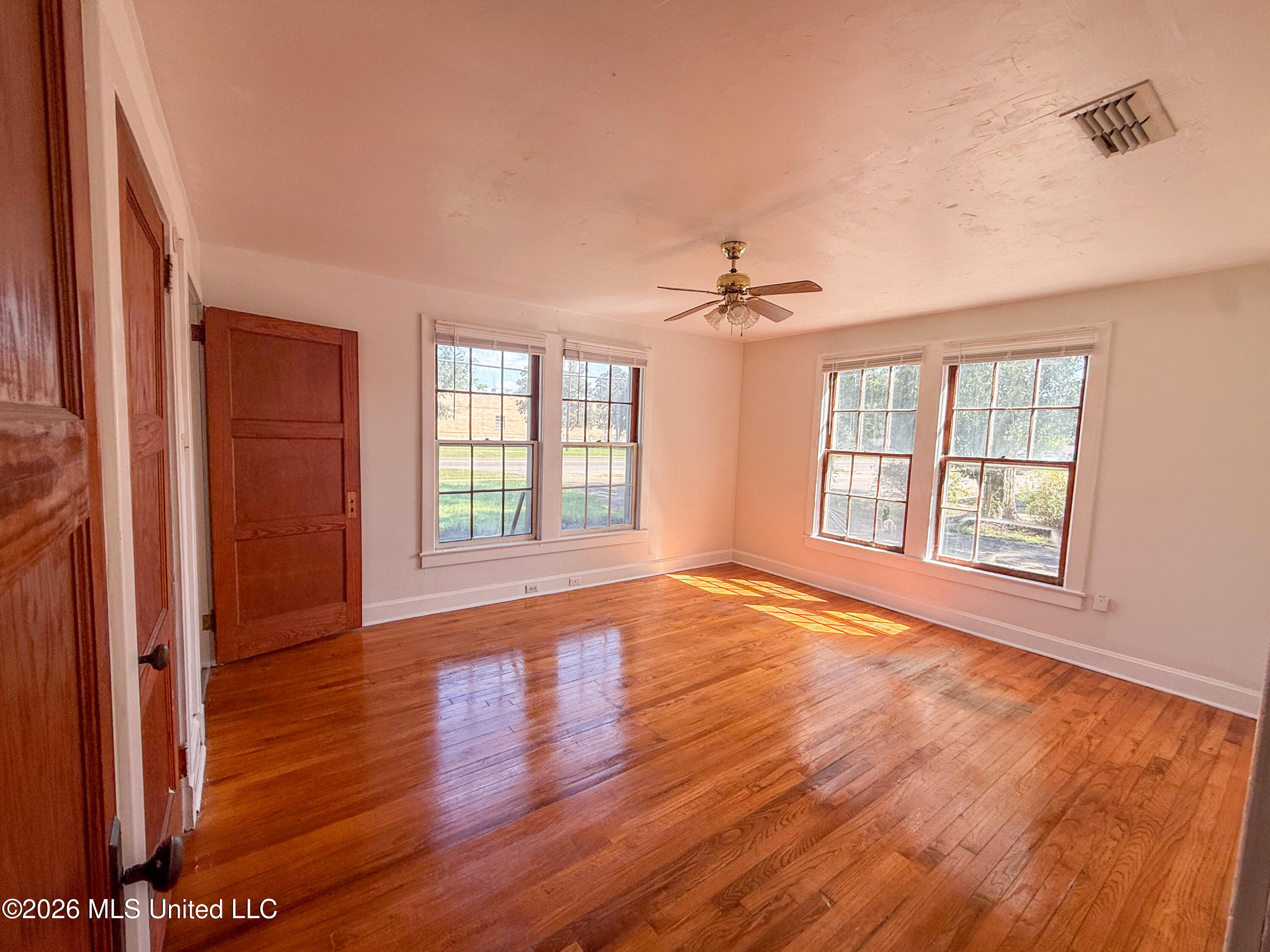 993 Winter Street Property Photo 21