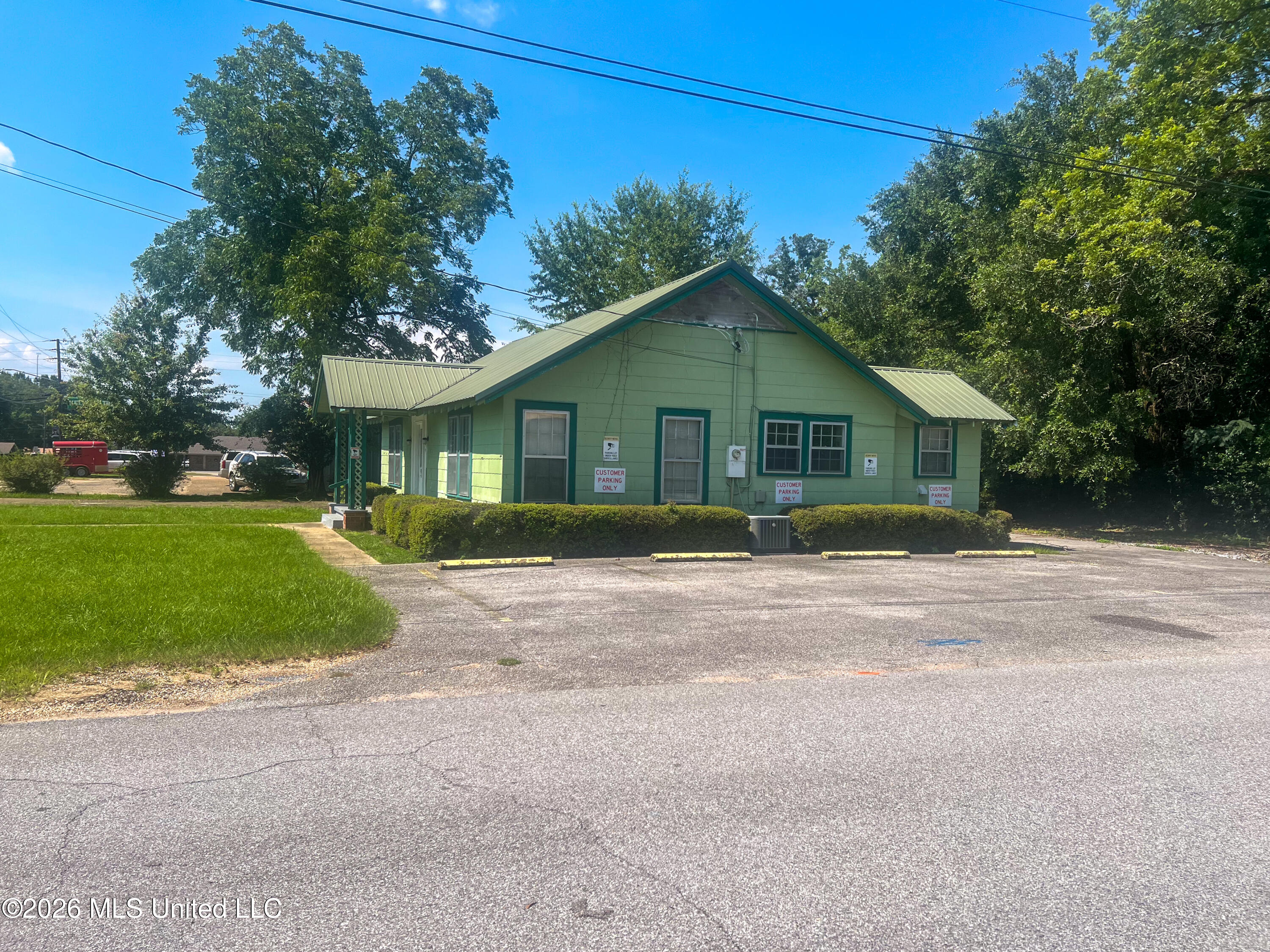 993 Winter Street Property Photo 23