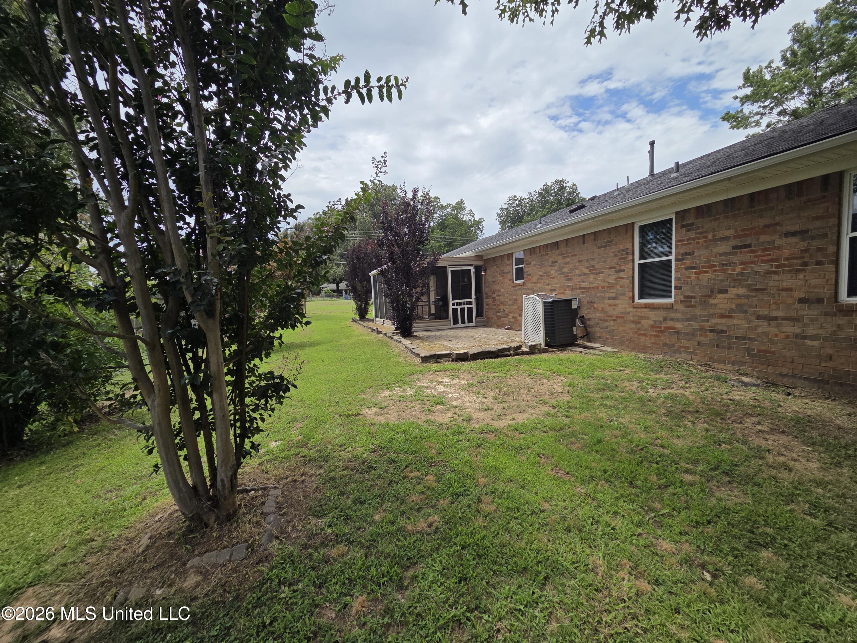 7018 Dewberry Cove Property Photo 4