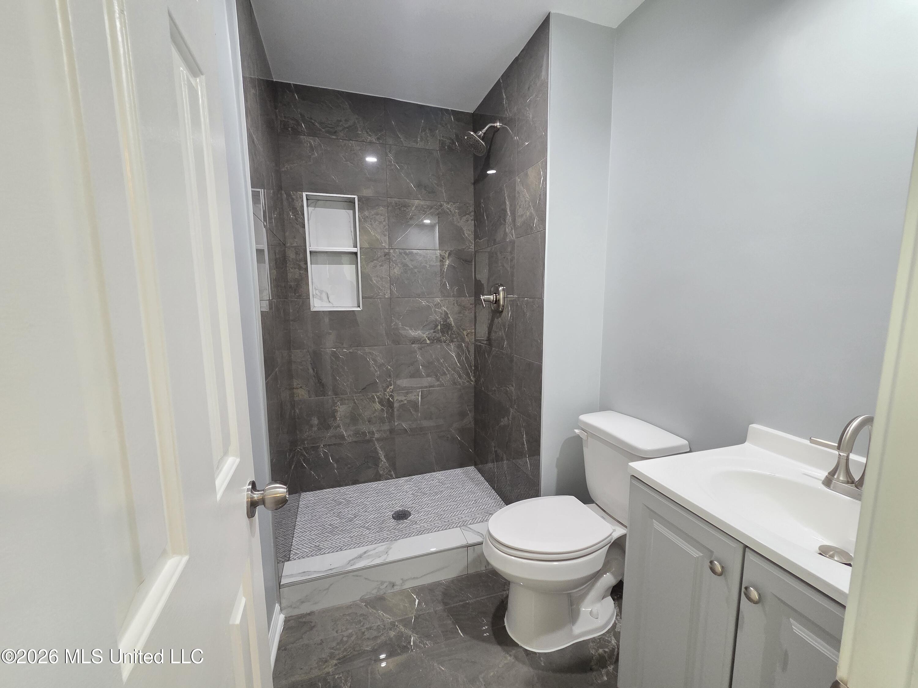 7018 Dewberry Cove Property Photo 15