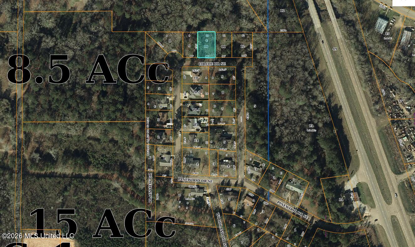 Se Circle Drive Property Photo 3