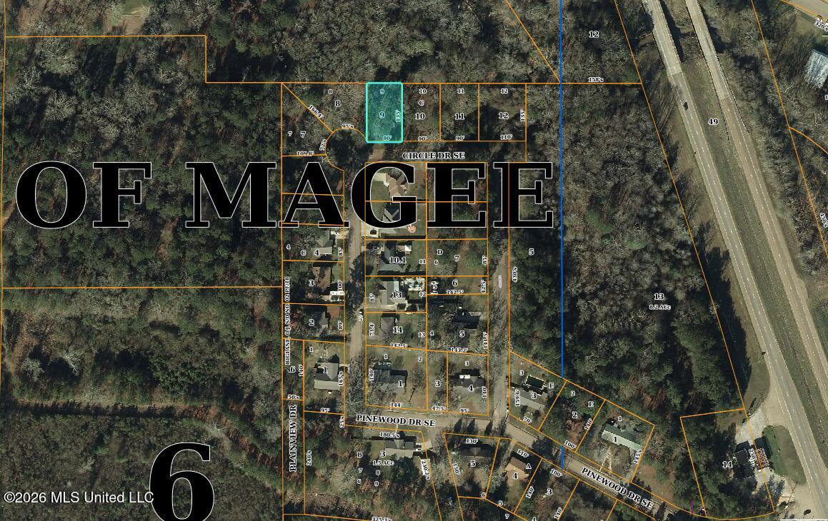 Se Circle Drive Property Photo 3