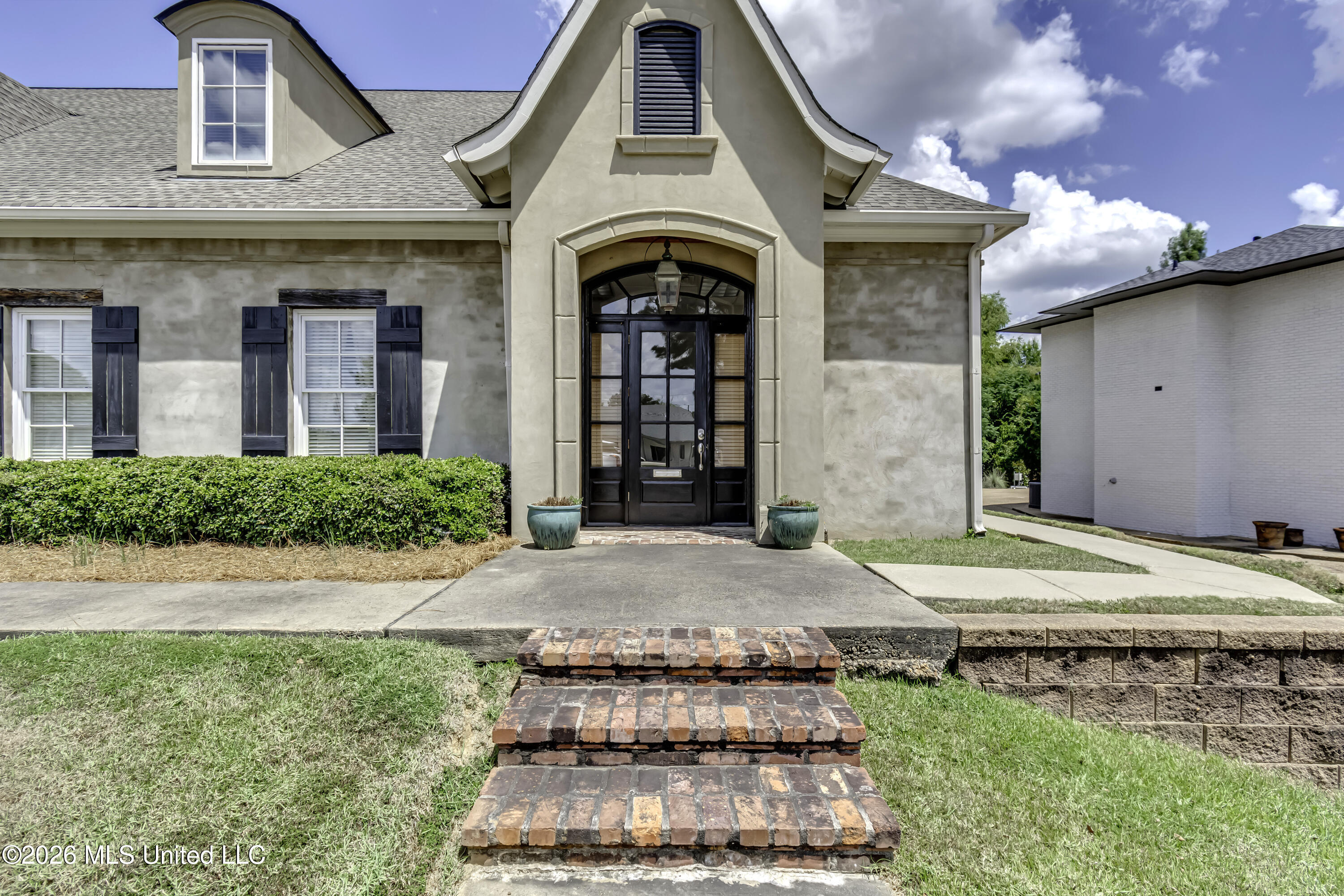 213 Katherine Property Photo 1