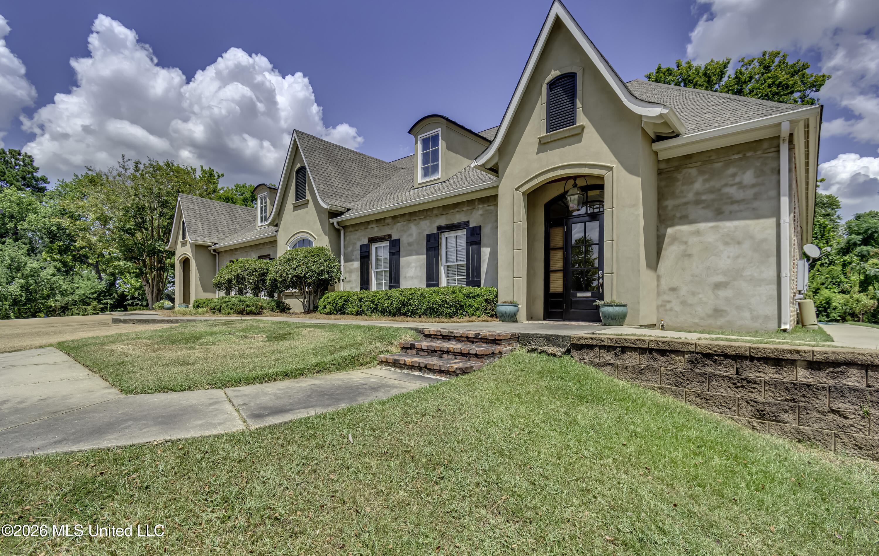 213 Katherine Property Photo 2
