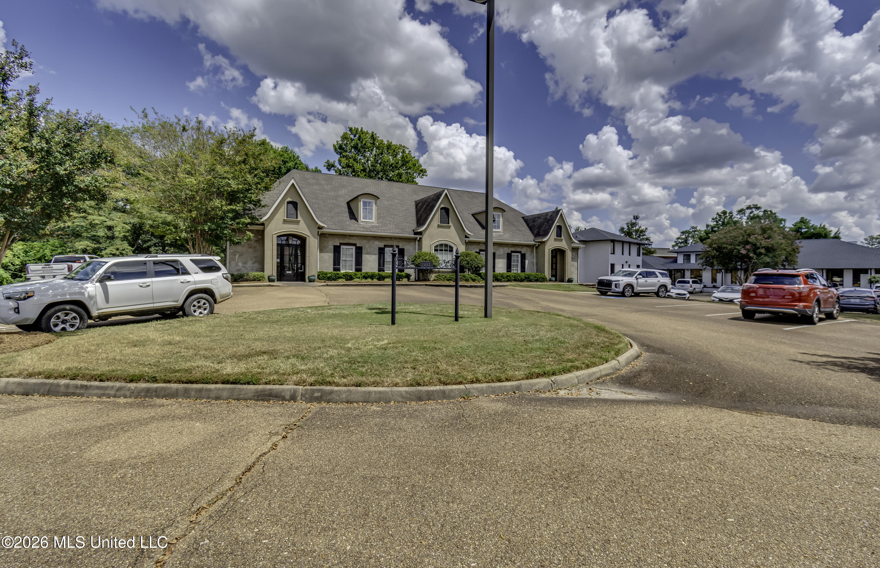 213 Katherine Property Photo 5